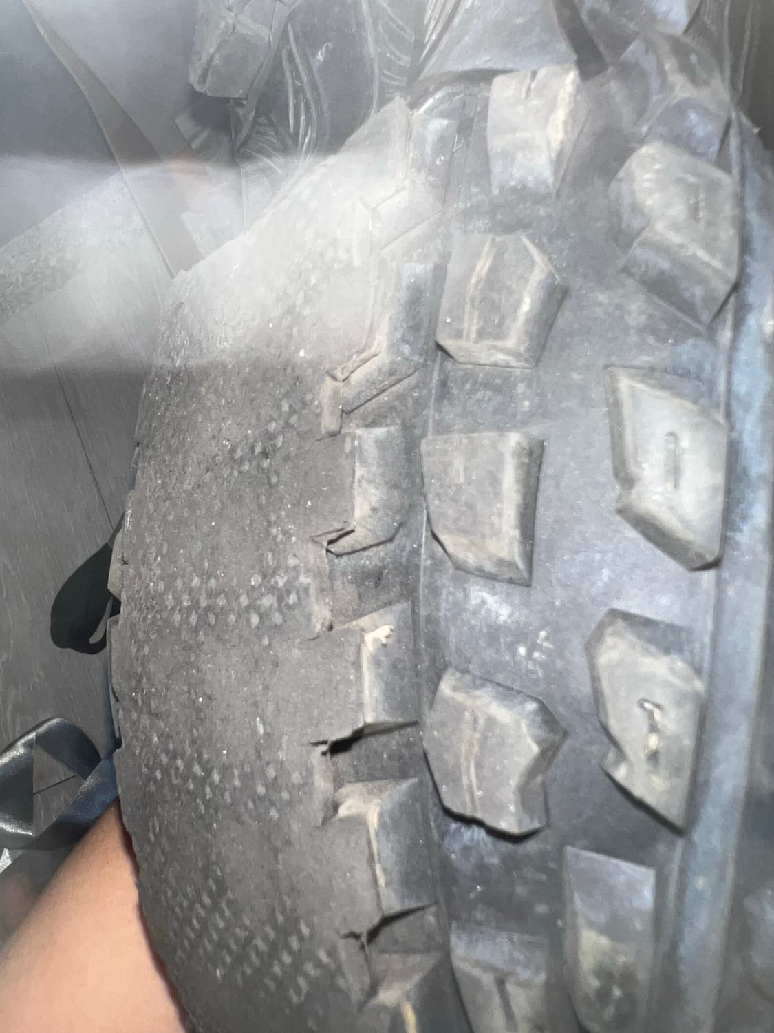 발렌시아가 디펜더 42 상품이미지9