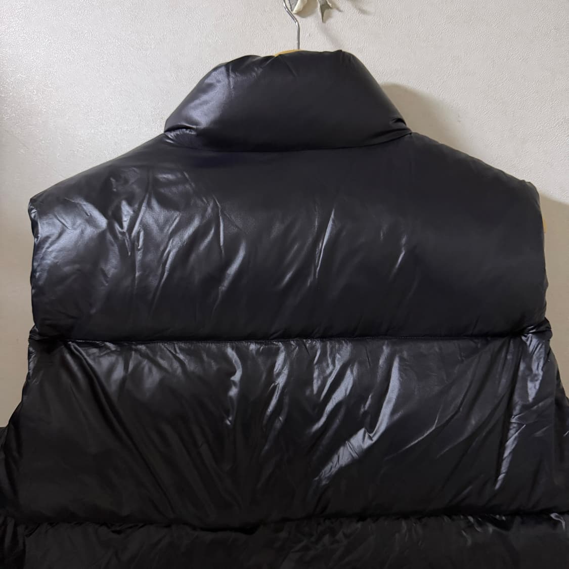 엄브로 크롭 덕다운 패딩 베스트 블랙 상품이미지6