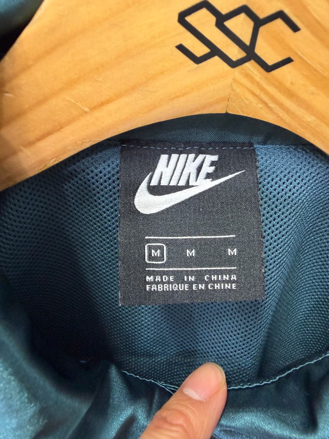 정품) 나이키 여성 루즈핏 크롭 바람막이 자켓 M 상품이미지6