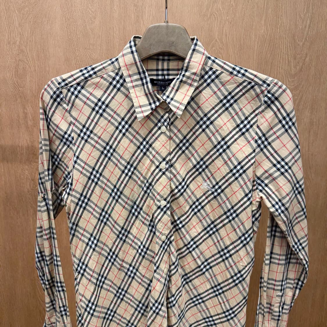 버버리 런던 코튼 셔츠 노바 체크 패턴 로고 자수 디테일 슬림핏 베이지 상품이미지4