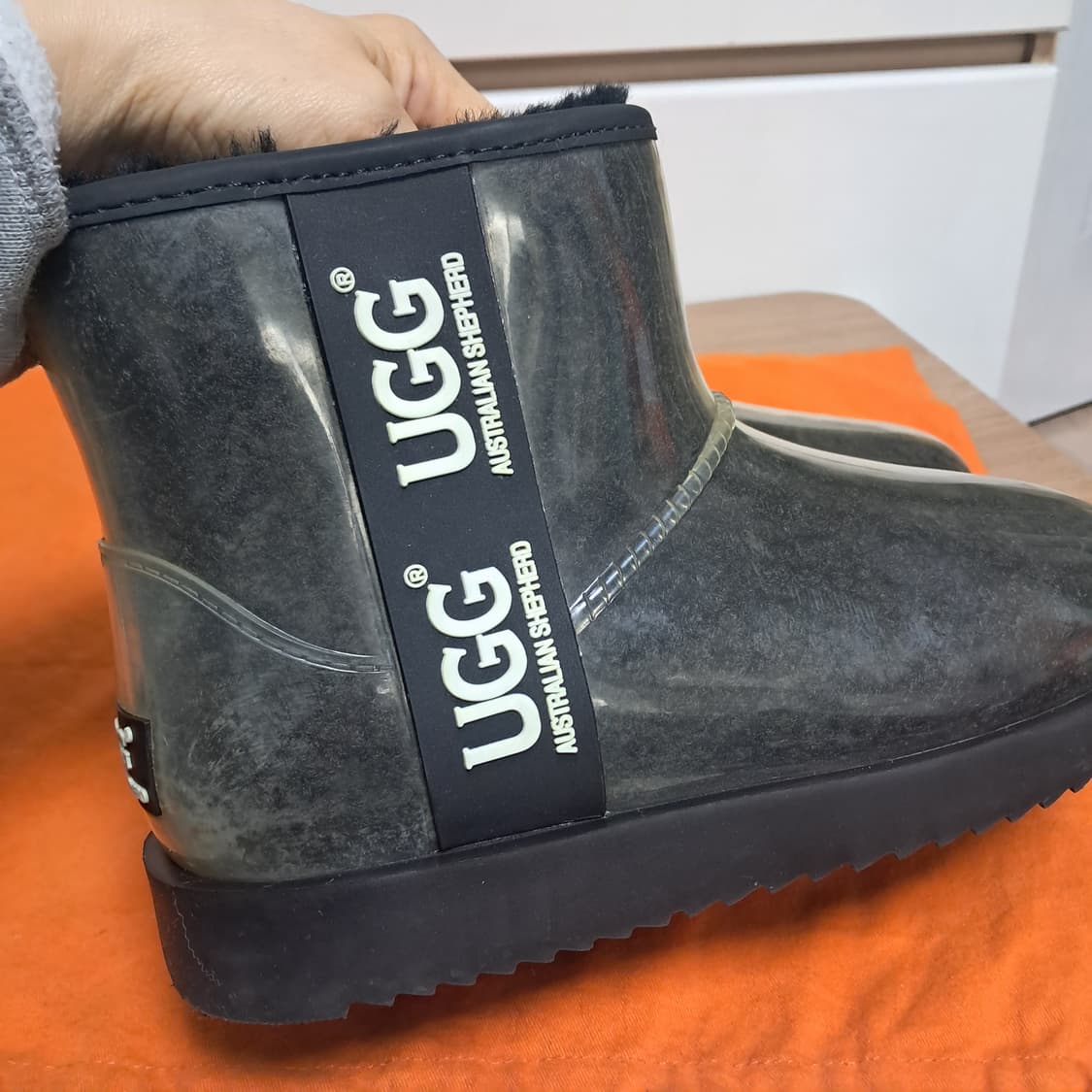 UGG 어그 클리어 부츠 블랙 US7 (230~발볼 좁은240) 상품이미지9