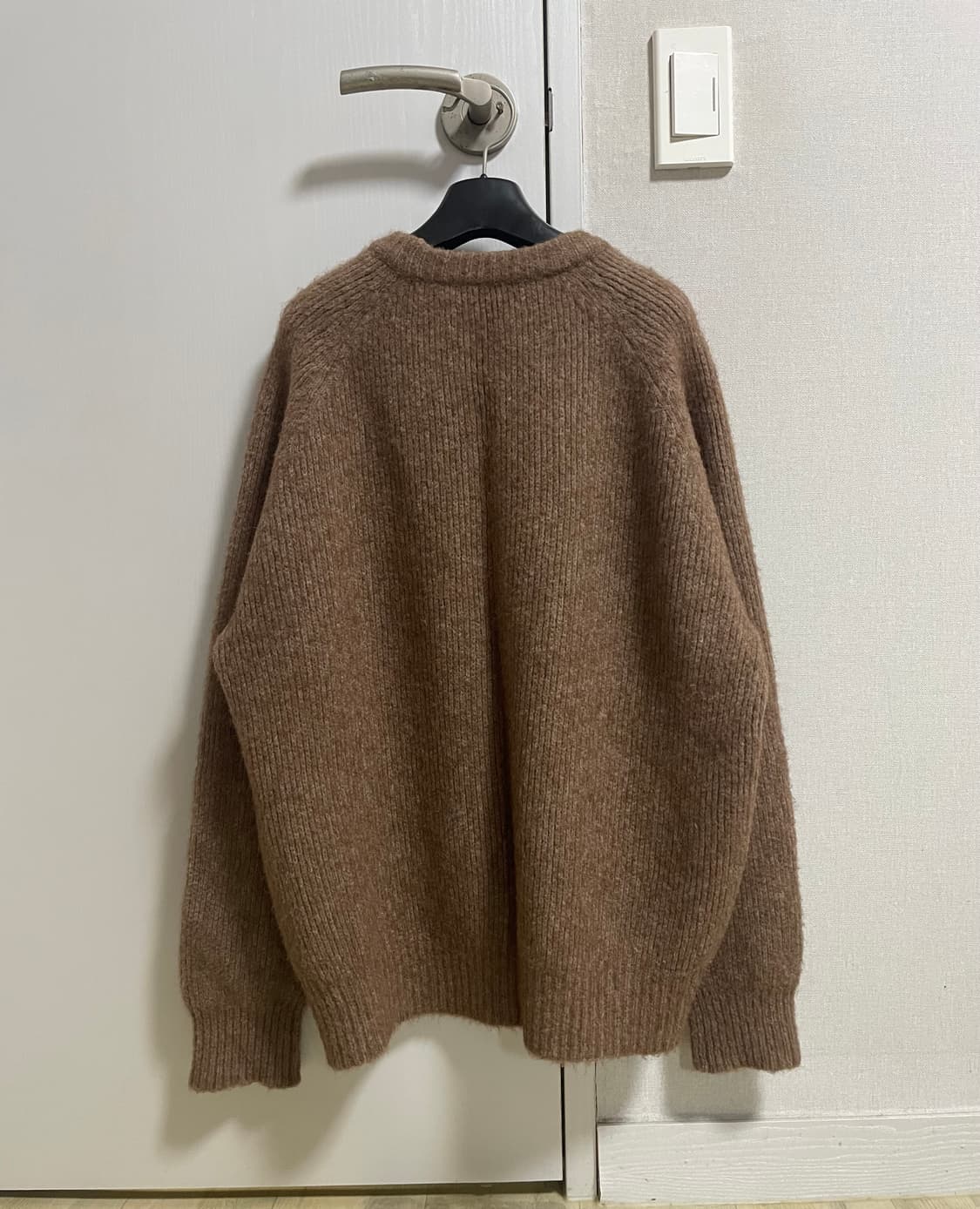 라벨아카이브 플러피 라마 니트 스웨터 브라운 2 상품이미지9