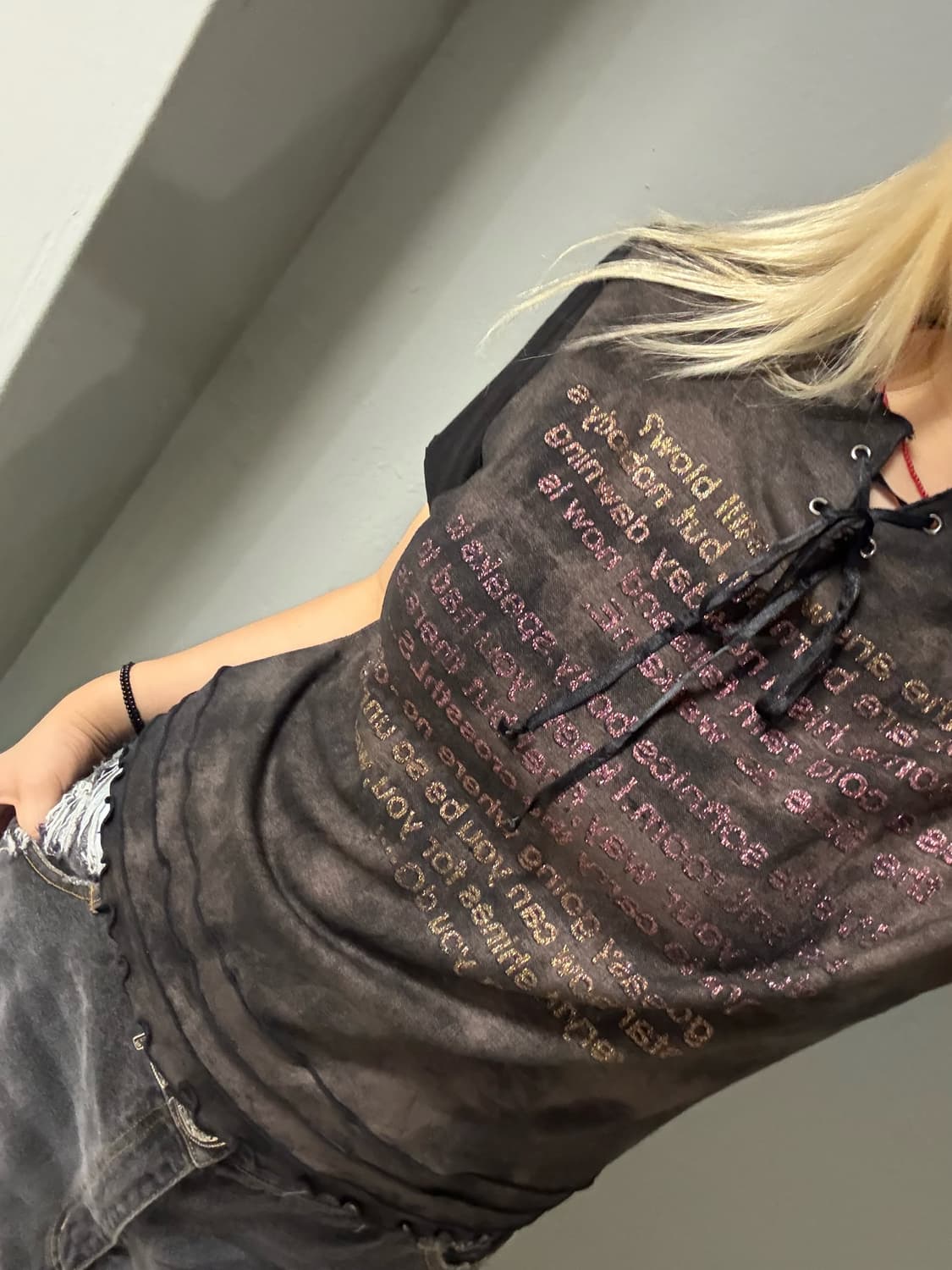 grunge printing lettering eyelet top  상품이미지1
