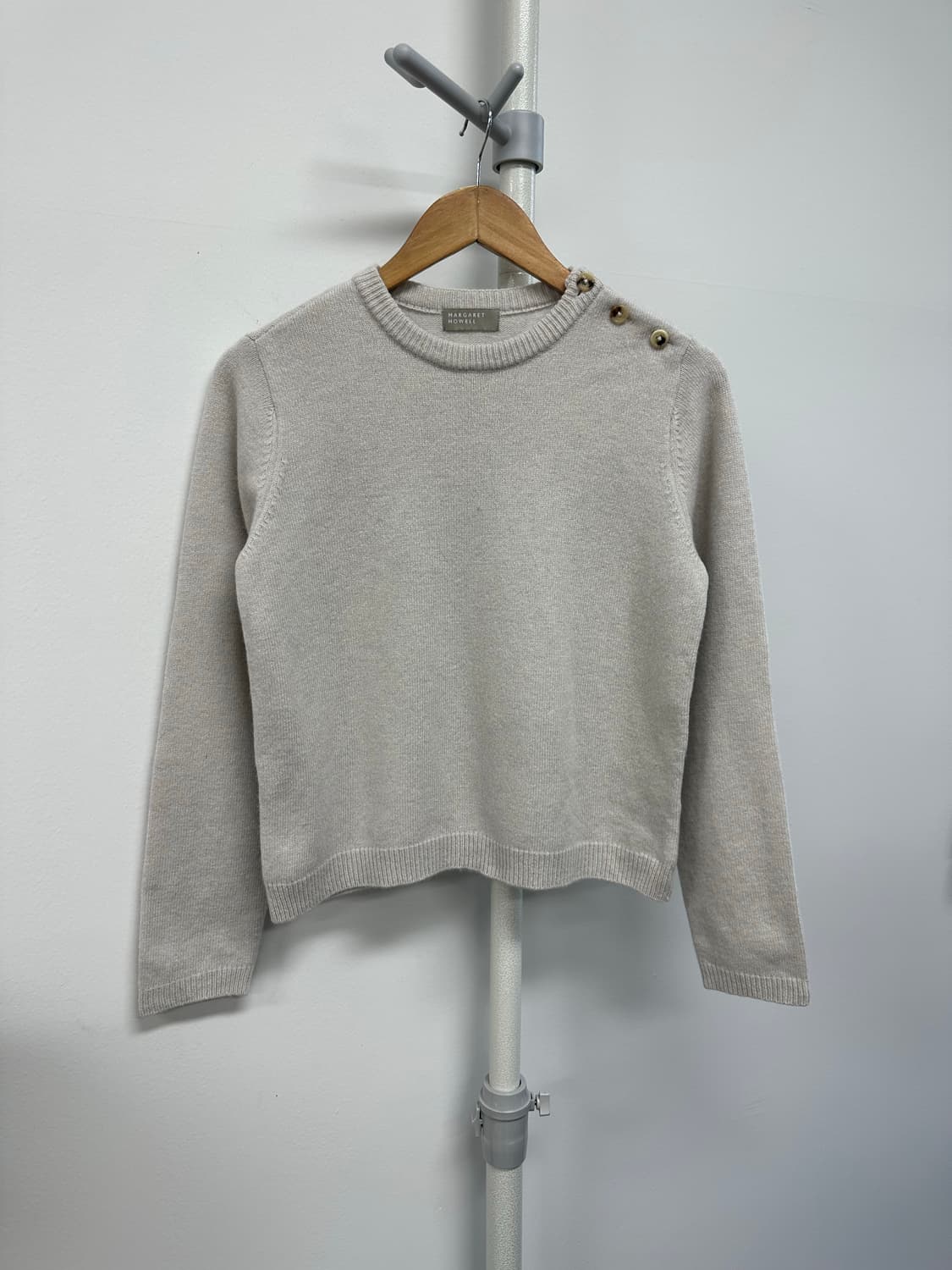 마가렛호웰 버튼 디자인 울 캐시미어 니트 상품이미지1