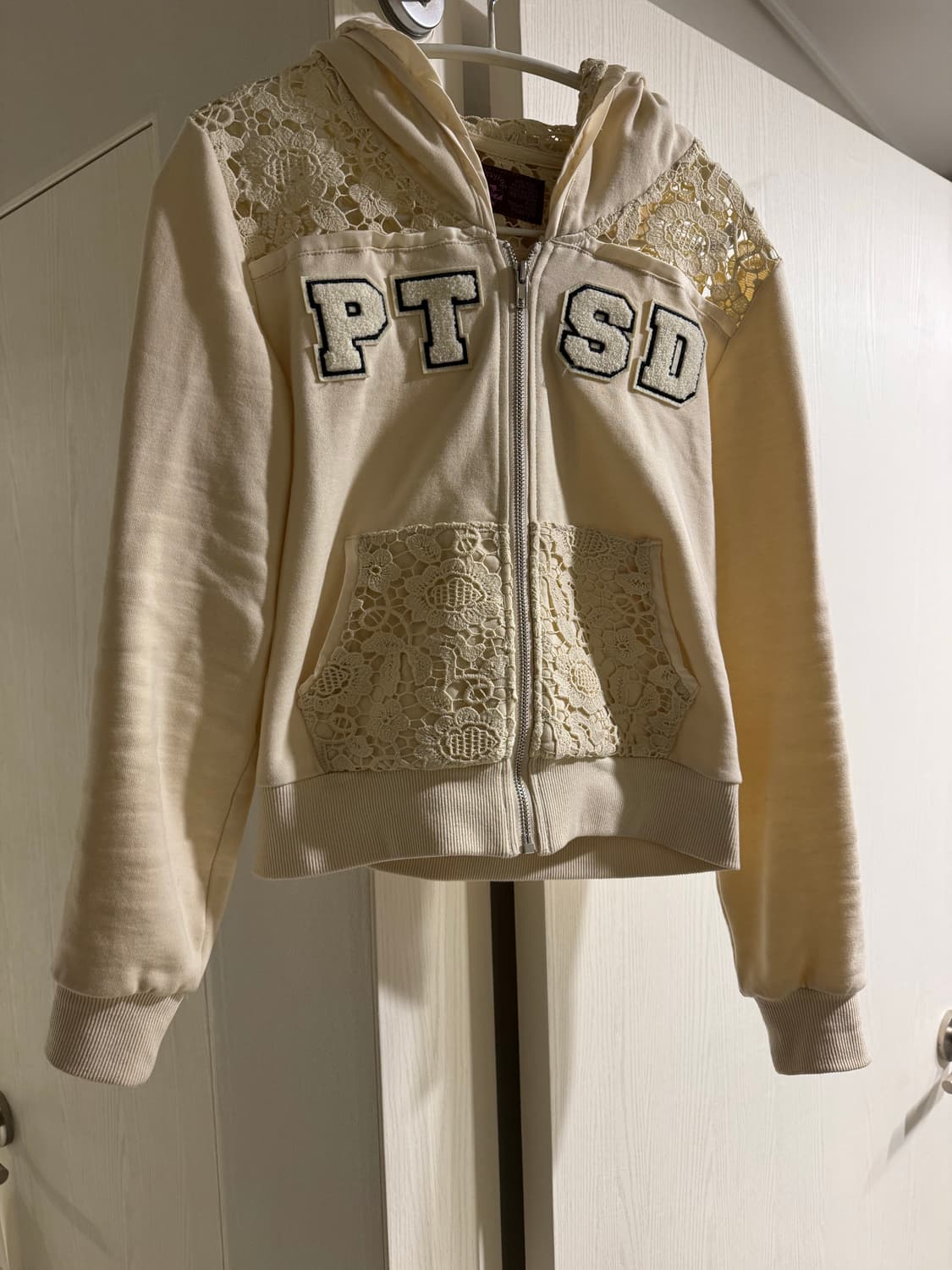 Praying ptsd hoodie  상품이미지3