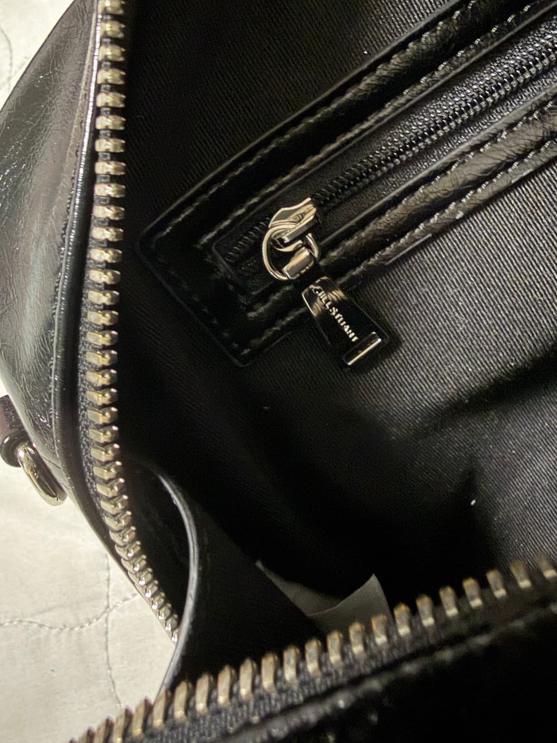 질스튜어트 하트참 토트백 - 블랙 (S) 상품이미지6