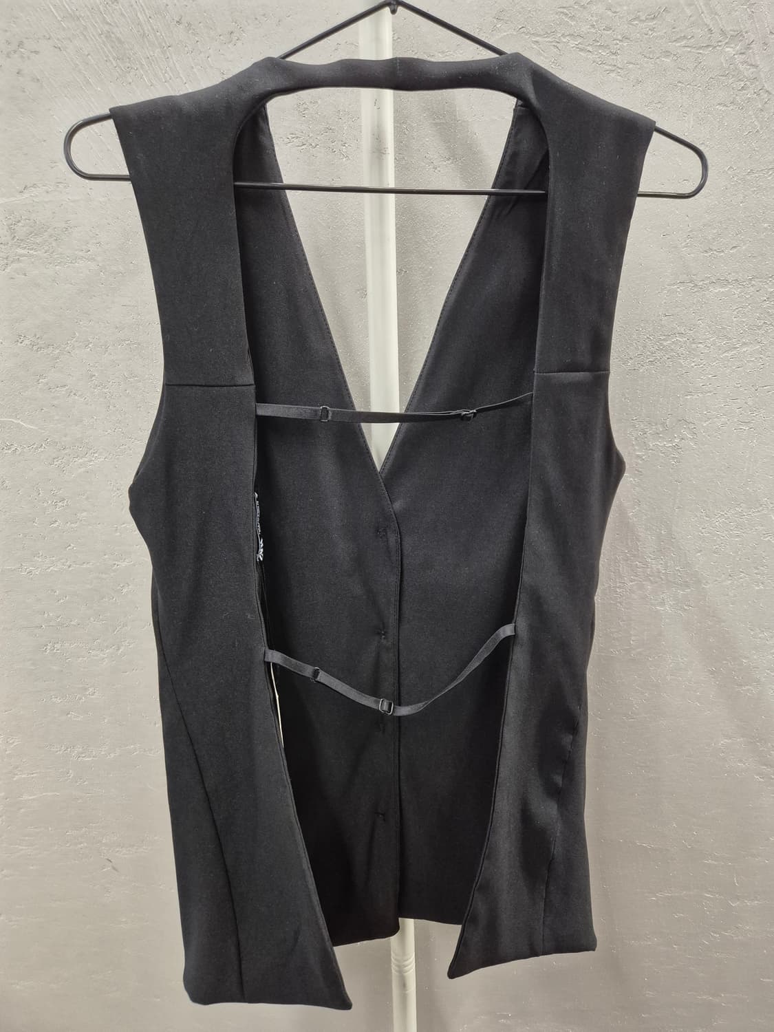 ZARA 블랙 슬림핏 V넥 베스트 L 상품이미지3