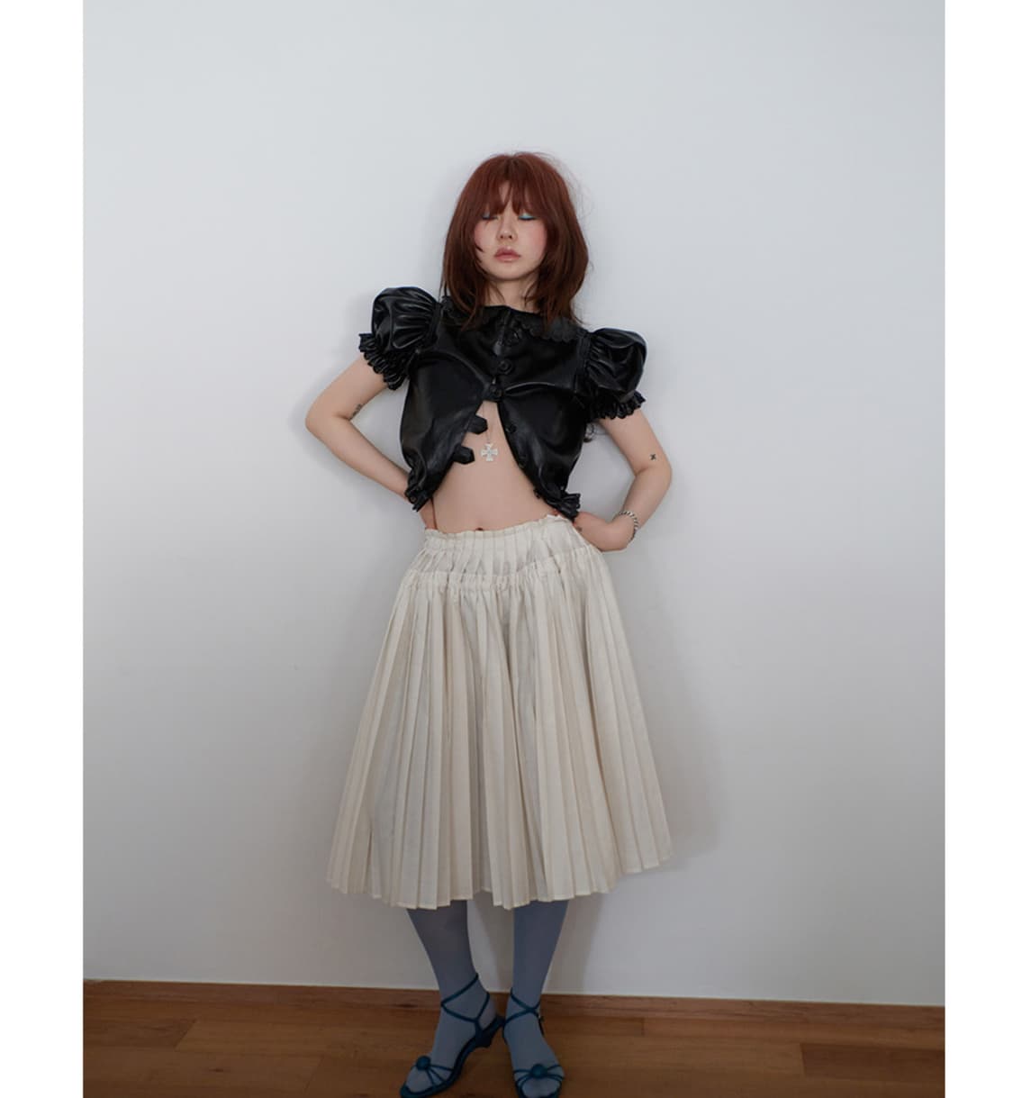 프레클 rose cropped blouse in leather 상품이미지3