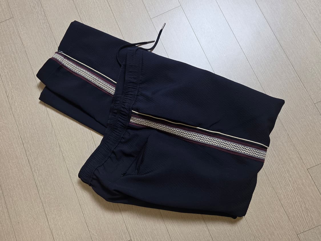 [정품] 타임옴므 23ss 남성 사이드 자수 트랙 슬랙스 82 size 상품이미지1