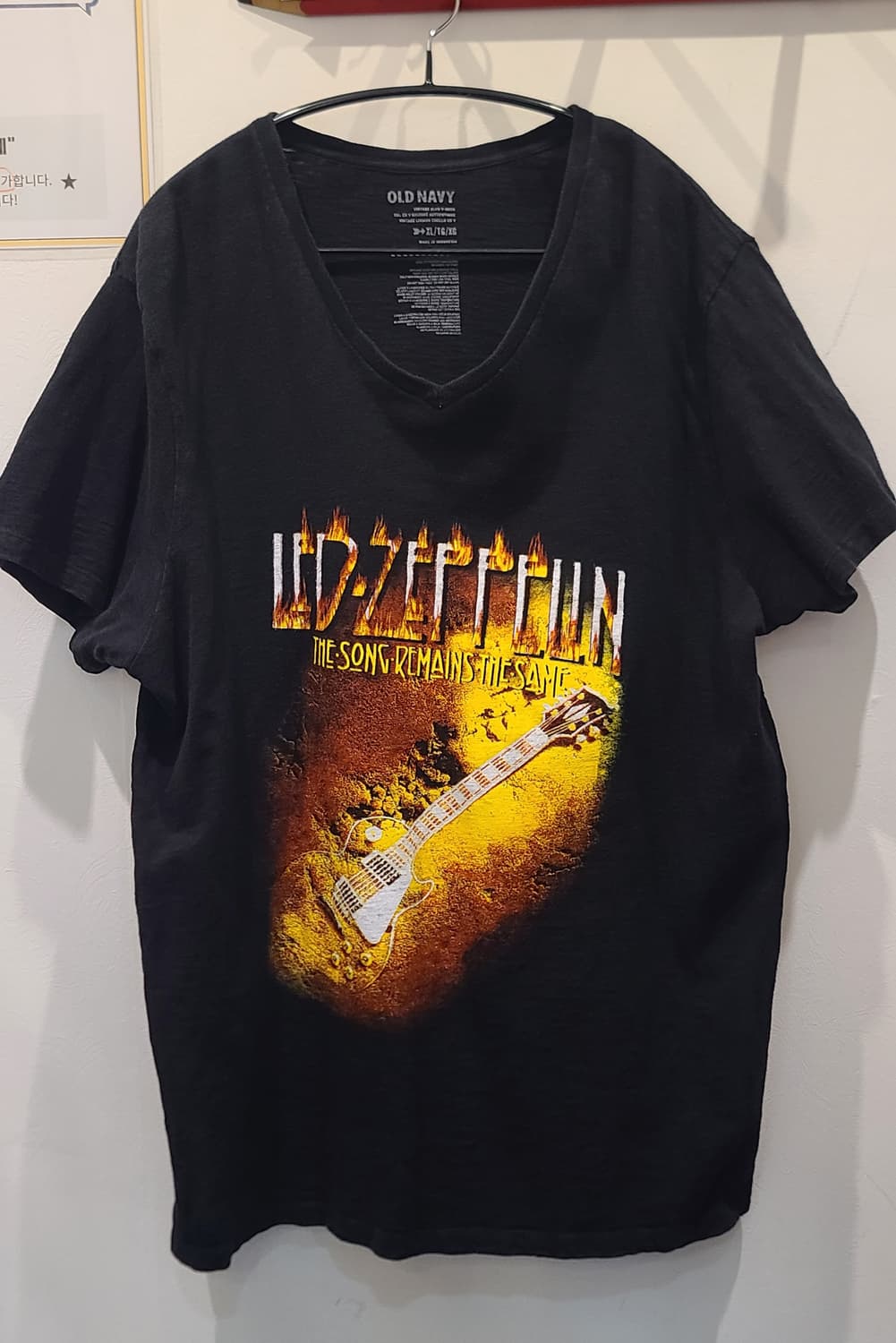 V넥 반팔 티셔츠  상품이미지1