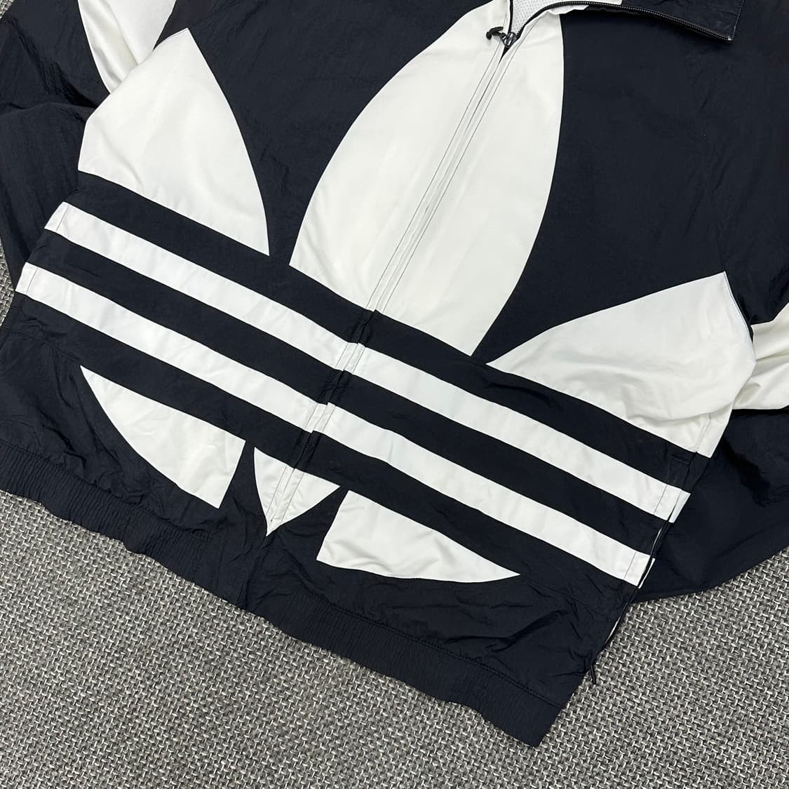 아디다스 신형 빅트레포일 바람막이 XL 상품이미지5