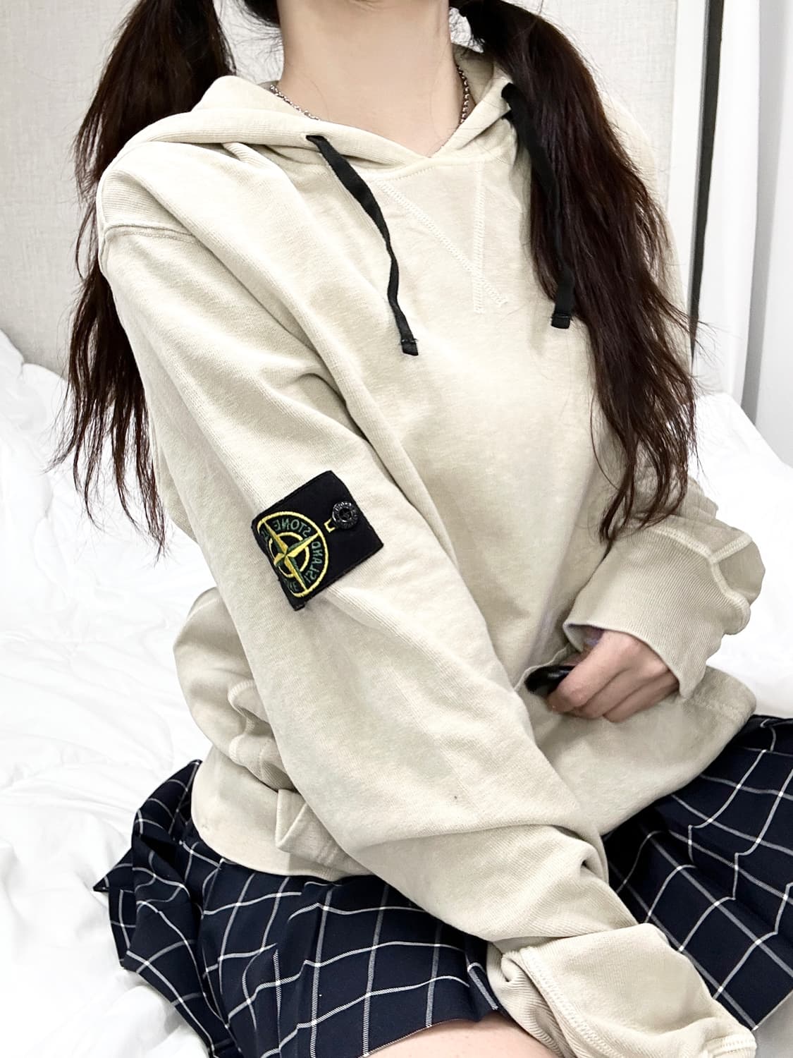 스톤아일랜드 베이지 피그먼트 와펜 후드 상품이미지2