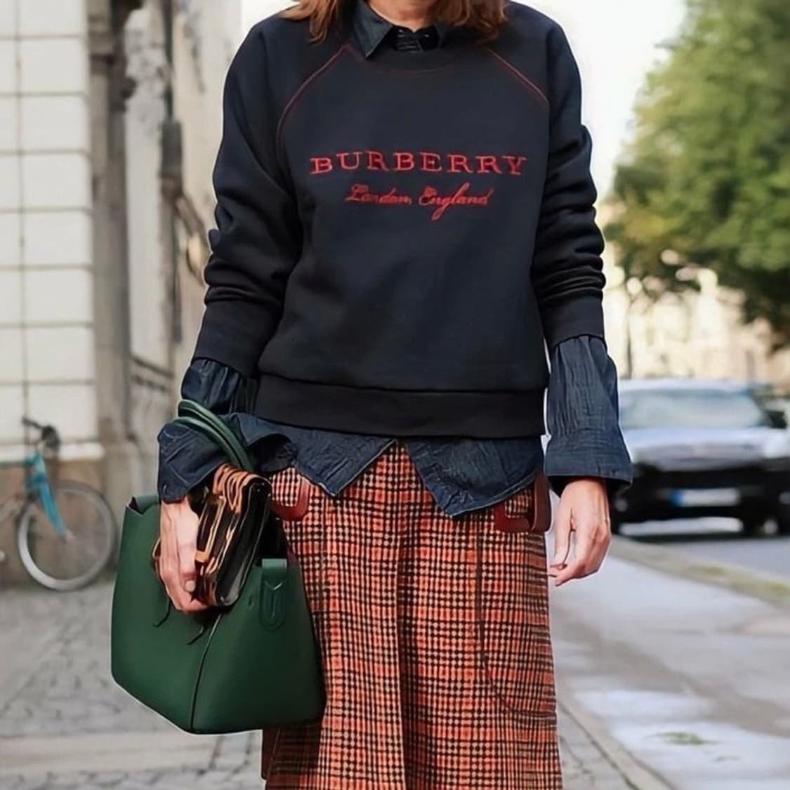 버버리 로고 스펠아웃 맨투맨 네이비 상품이미지2