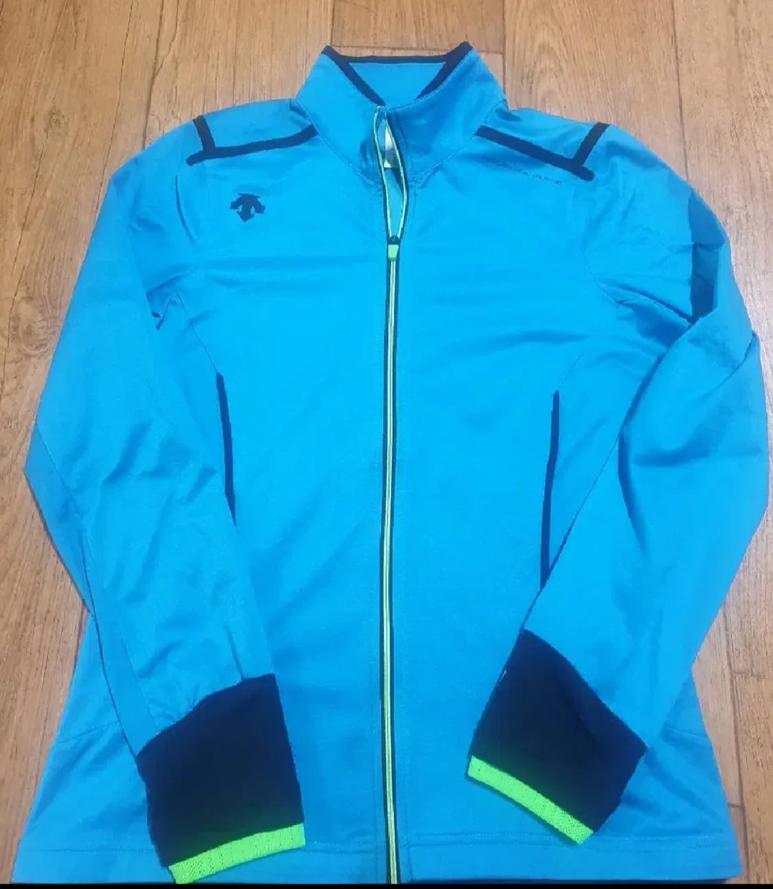 데상트 운동복 집업 90 사이즈입니다 상품이미지2