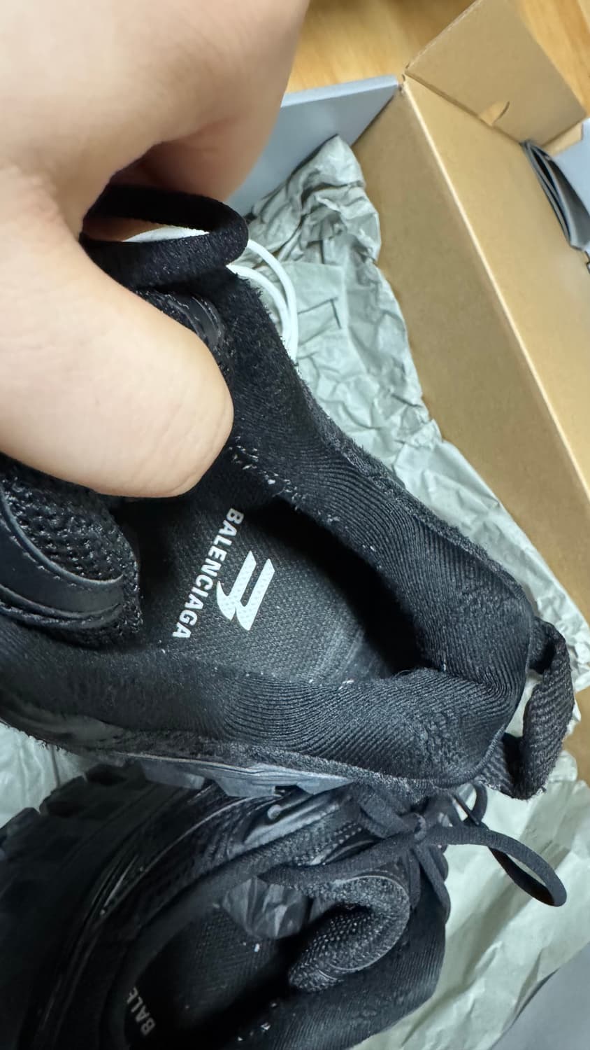 발렌시아가 디펜더 스니커즈 블랙 43 상품이미지4