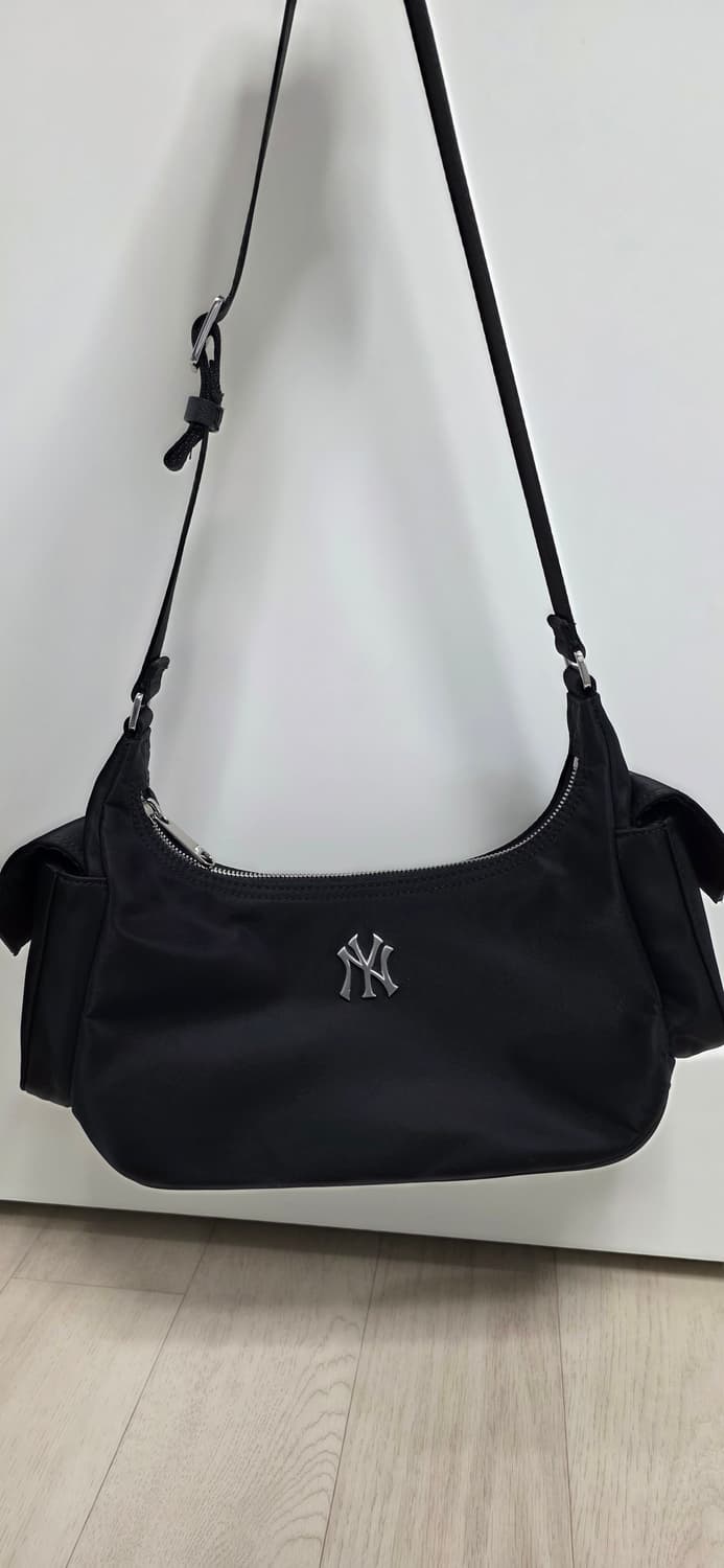 MLB 블랙 호보 카고백 상품이미지1