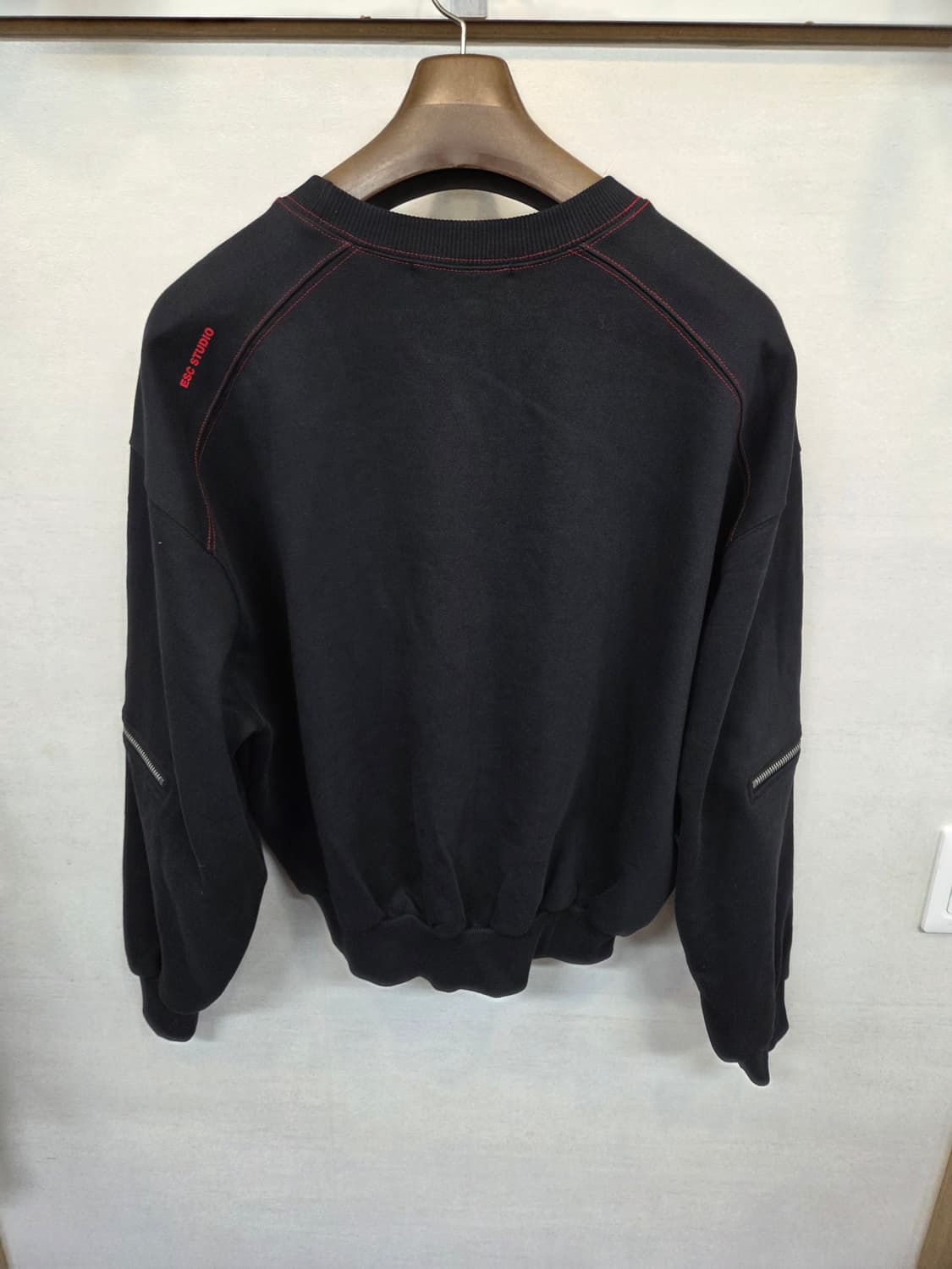 Esc 스튜디오 지퍼디테일 가오리핏 맨투맨 프리 상품이미지2