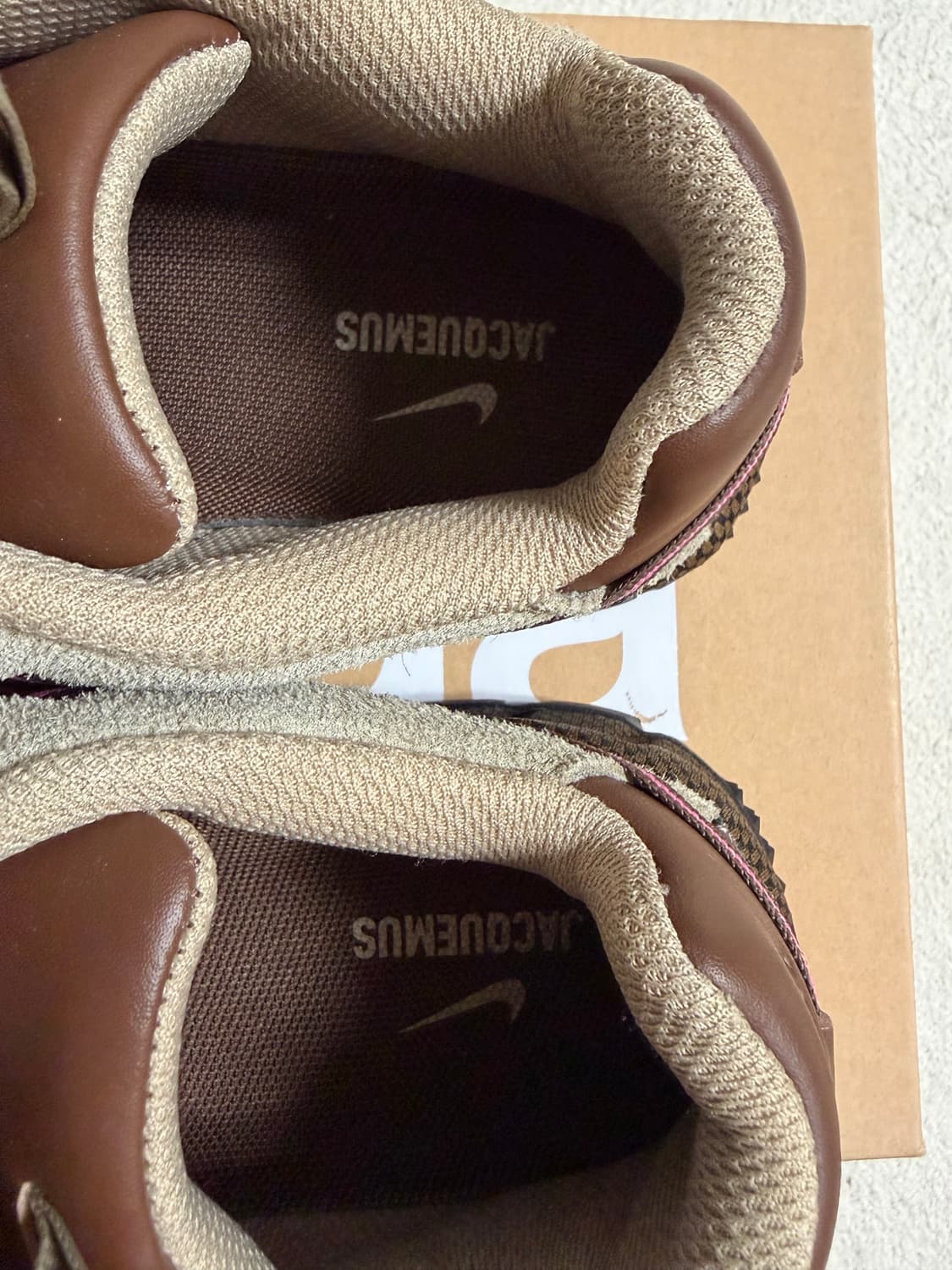 (240) 나이키x자크뮈스 에어 휴마라 LX (에일 브라운 앤 골드) 상품이미지4