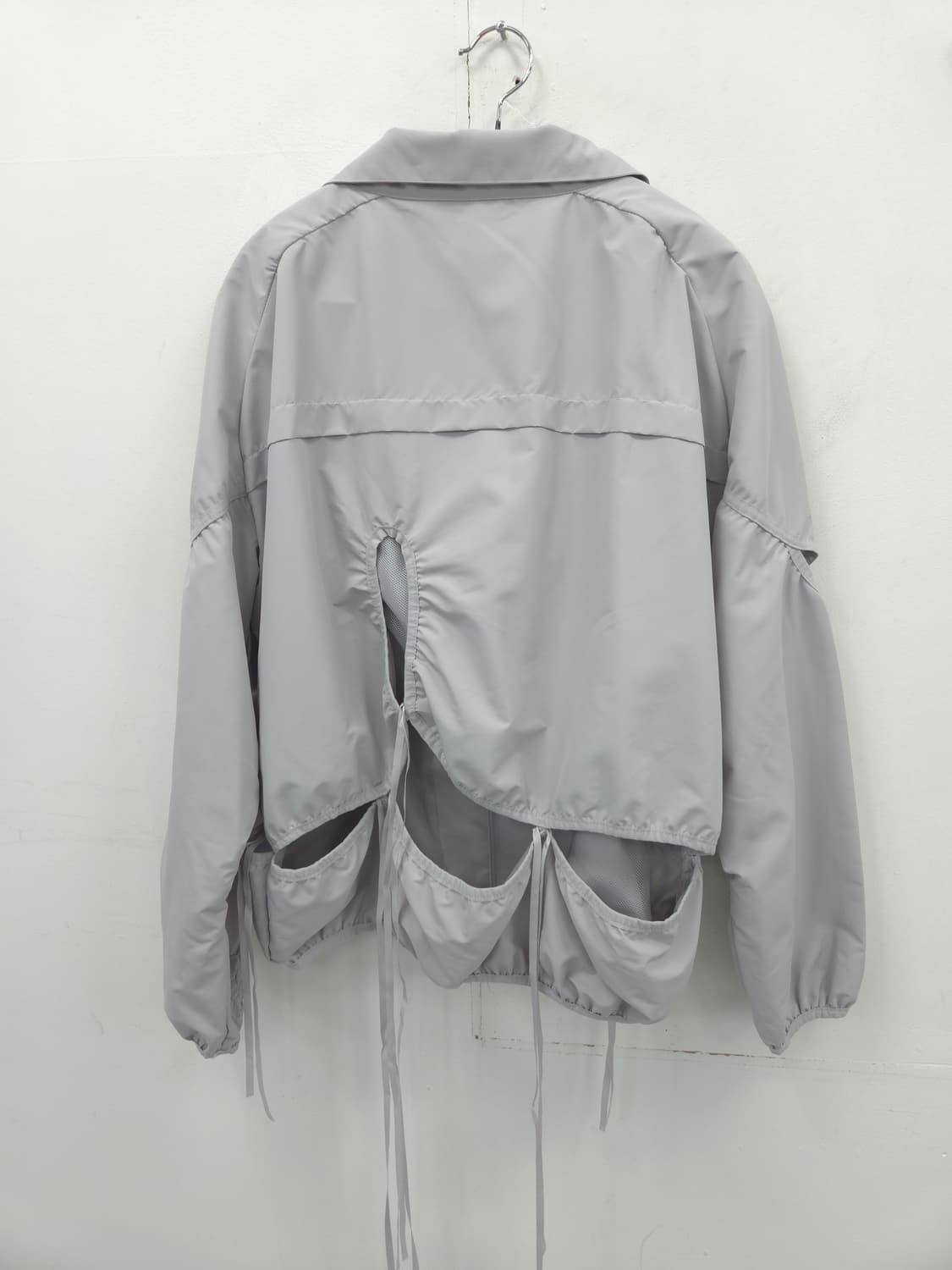 F 나체 NACHE 컷아웃 바람막이 그레이 스트링 디테일 윈드브레이커 상품이미지7