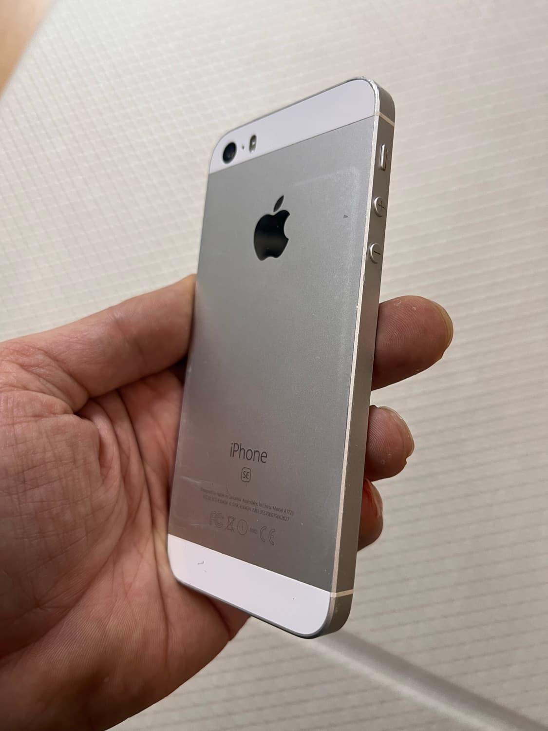 아이폰SE 1세대 실버 64GB 상품이미지2