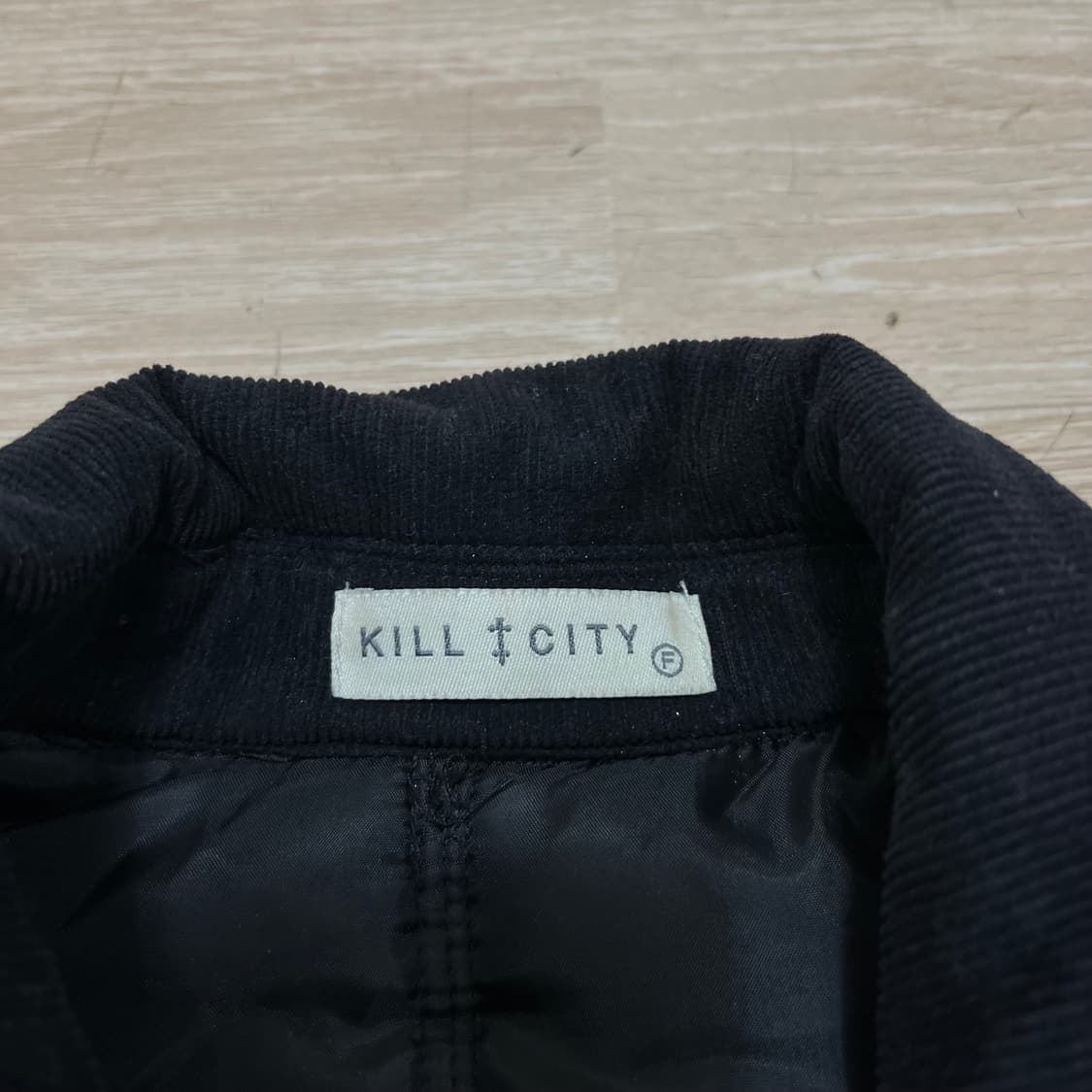 킬시티 코듀로이 카라 경량패딩 퀼팅점퍼 [블랙] FREE 상품이미지4