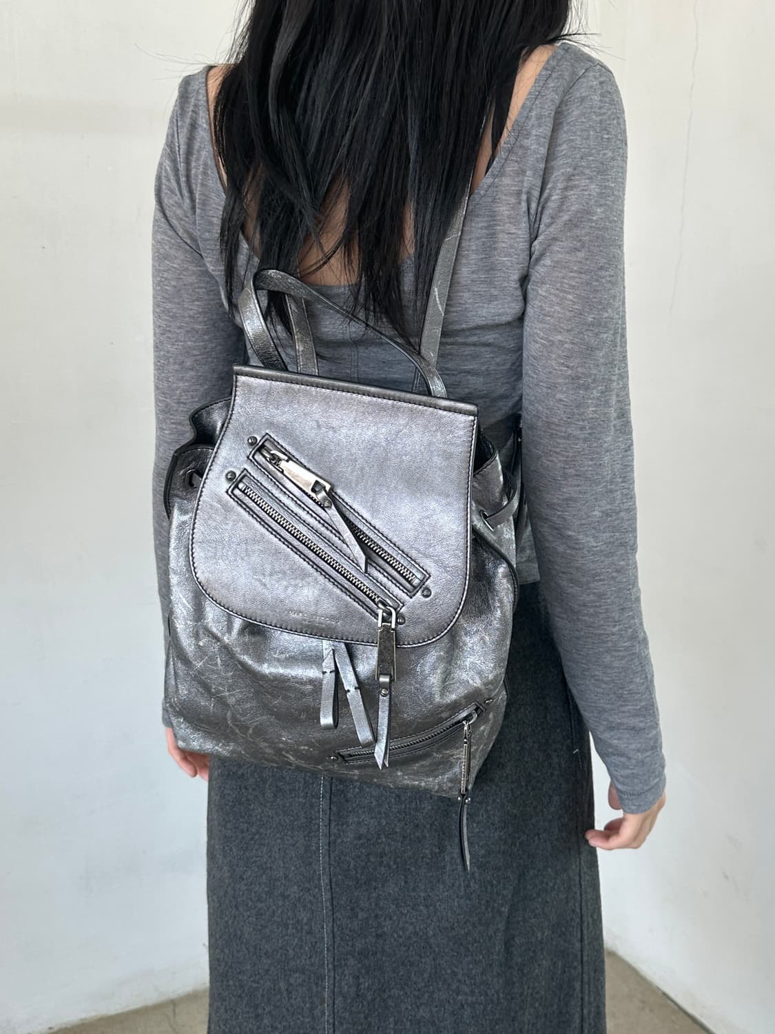 마크 제이콥스 비대칭 지퍼 레더백 상품이미지2