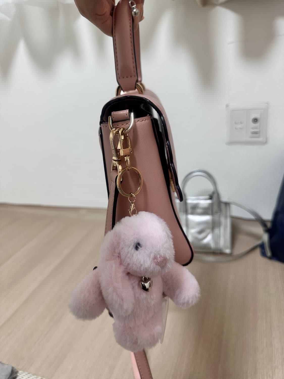 마이클코어스 베이비핑크 숄더 크로스 가방  상품이미지2