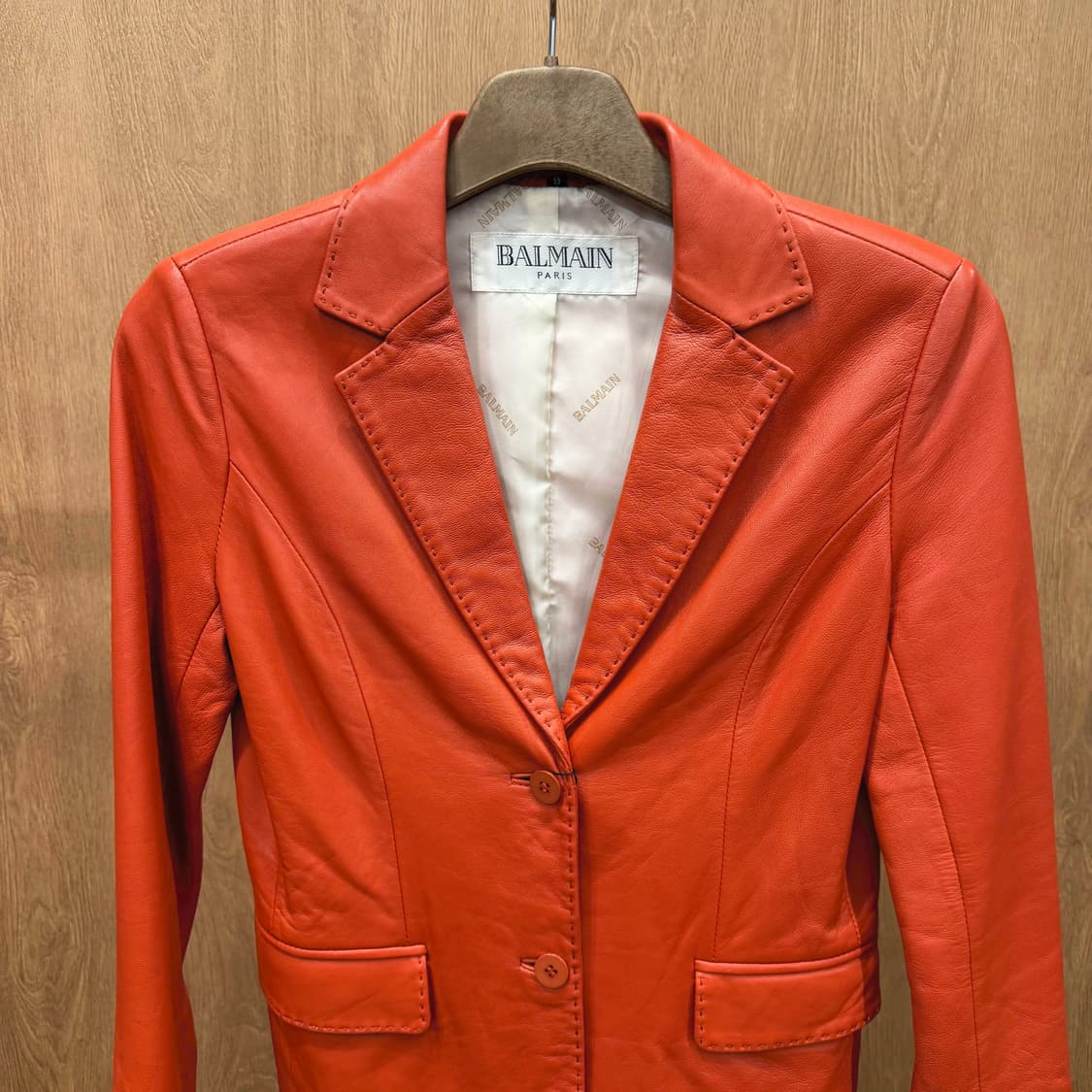 발망 테일러드 싱글 레더 자켓 투 버튼 클로징 핸드 스티치 디테일 오렌지 상품이미지4