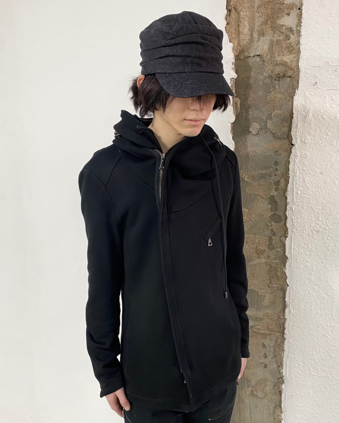 캐서린 햄넷 런던 비대칭 하이넥 자켓 상품이미지2