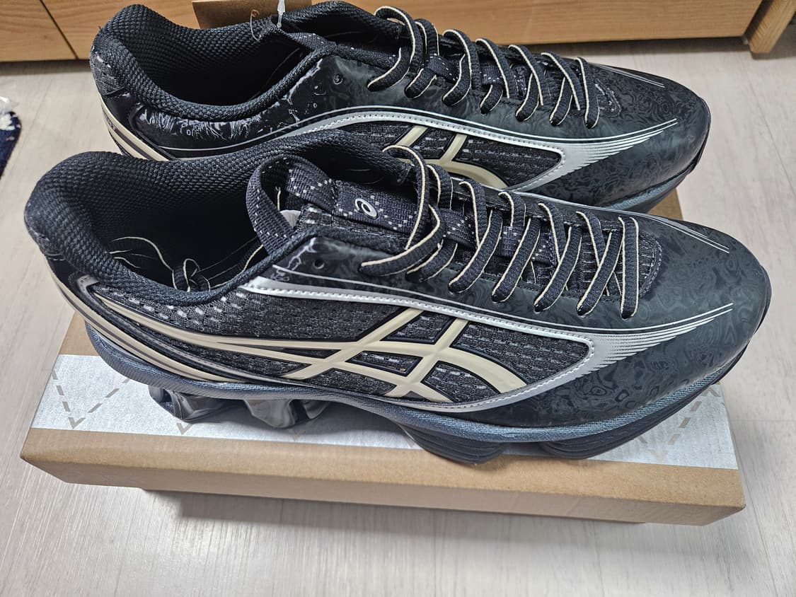 아식스 젤 키네틱 플루언트  블랙/바닐라 270 상품이미지1