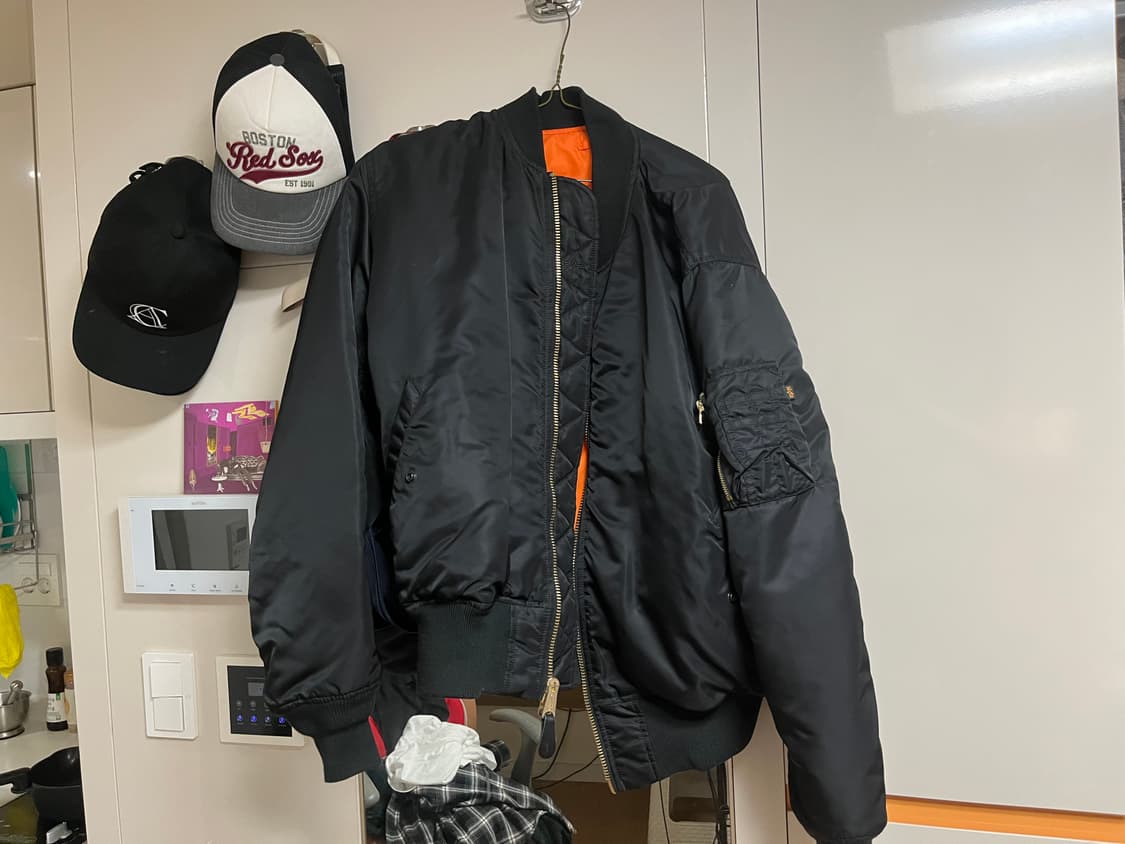 알파인더스트리 MA-1 블랙 봄버 자켓 상품이미지1