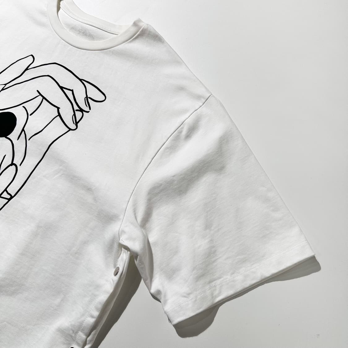 르메르 x 토마가 사이드버튼 프린트 반팔 티셔츠 상품이미지8