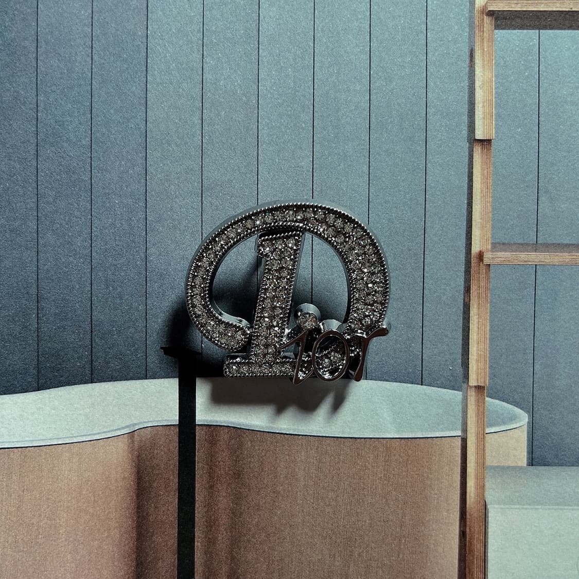 디올 오블리크 크리스탈 브로치 상품이미지1