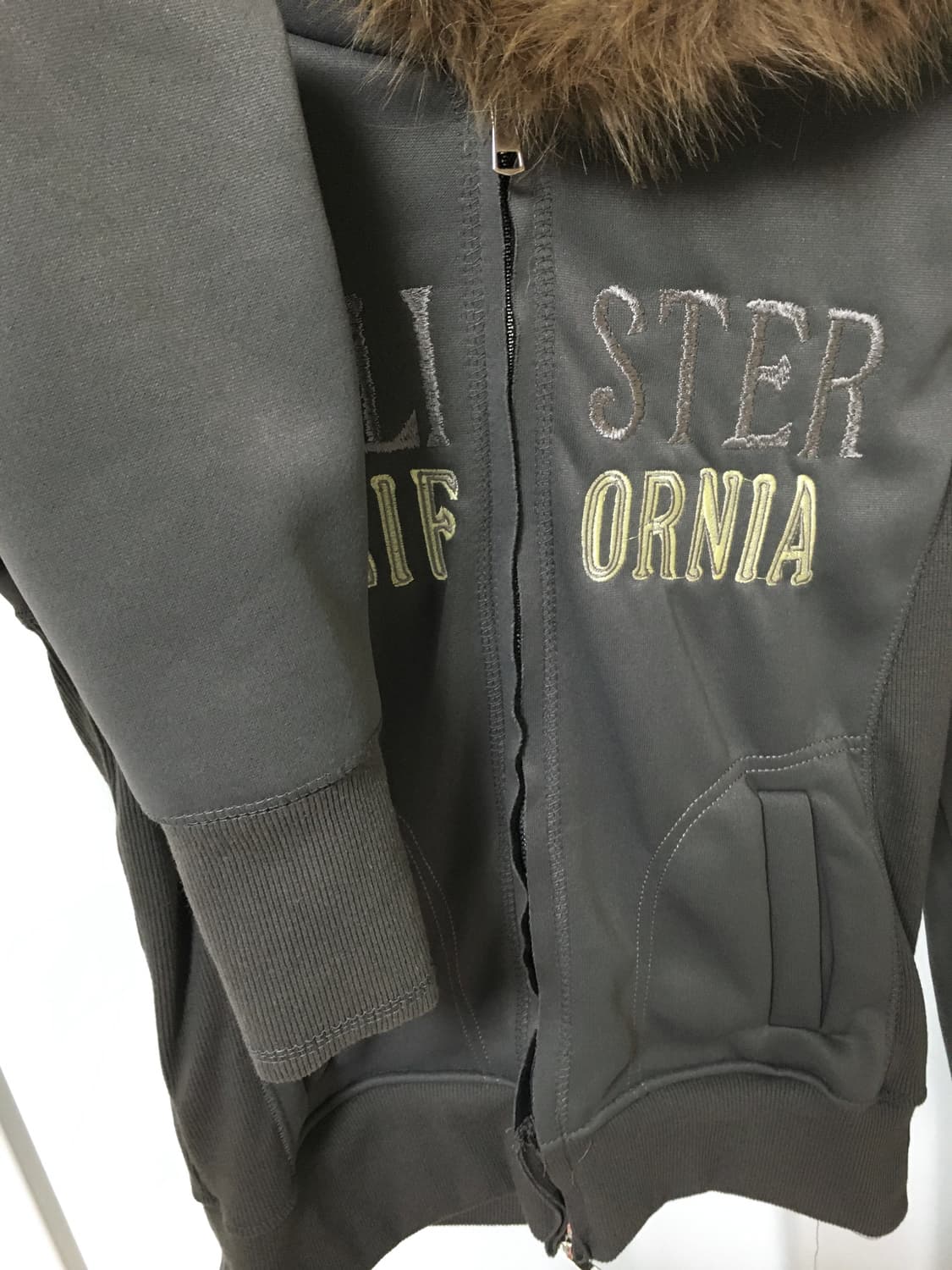 Lettering Fur Hooded Zip-Up 상품이미지2