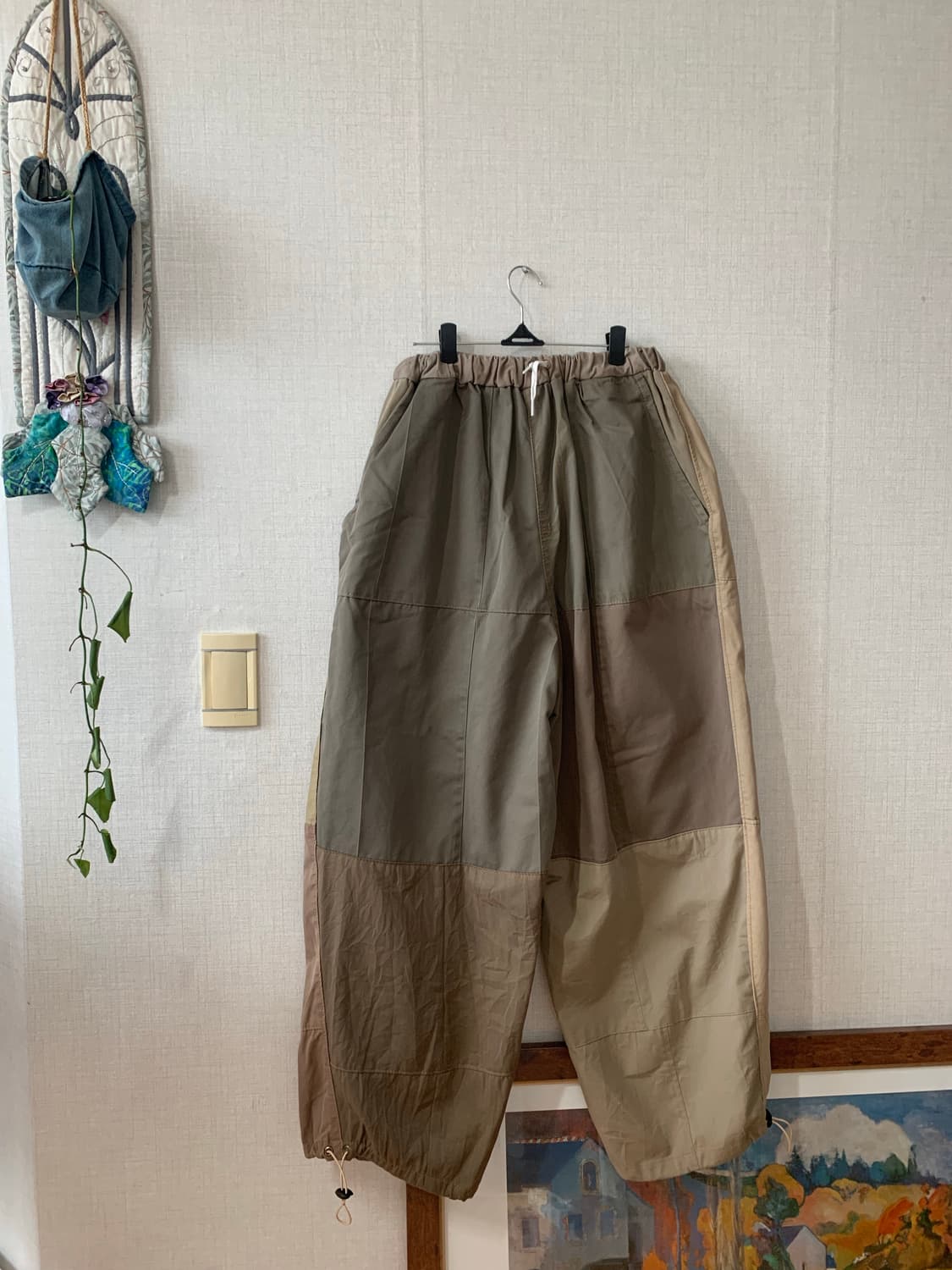 베이지브라운 패치디테일 코튼 벌룬팬츠 힙합바지 상품이미지1