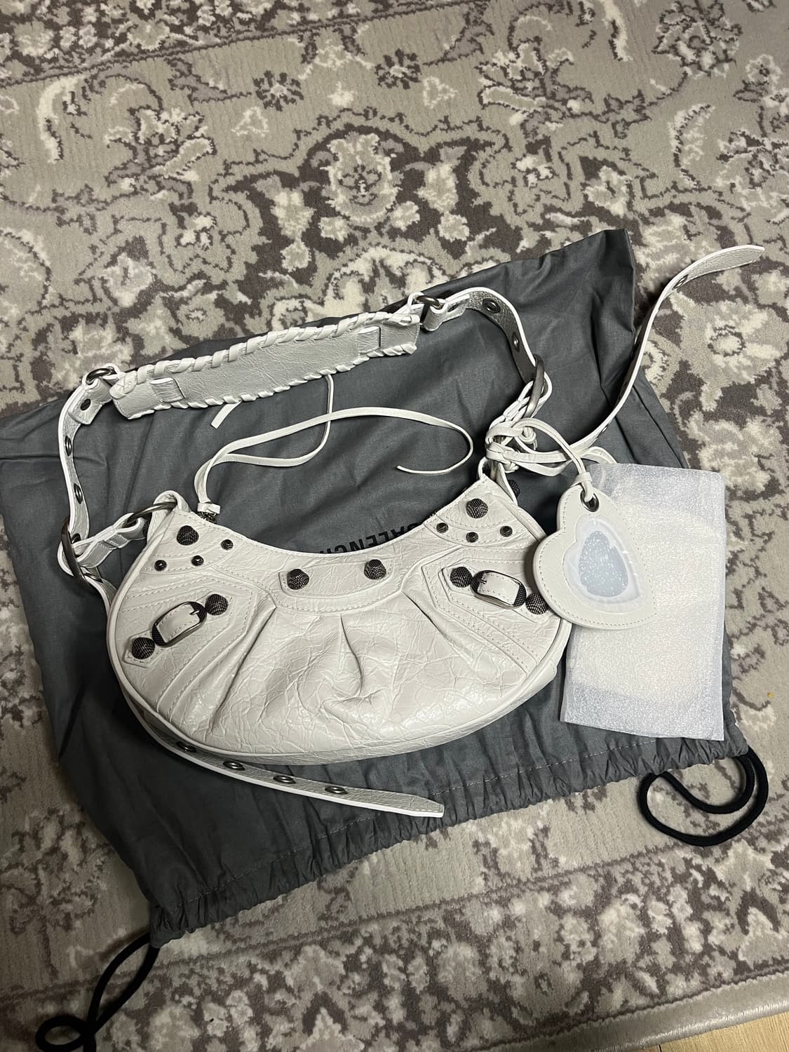 발렌시아가 아레나 램스킨 르카골 XS 화이트 새상품 상품이미지1