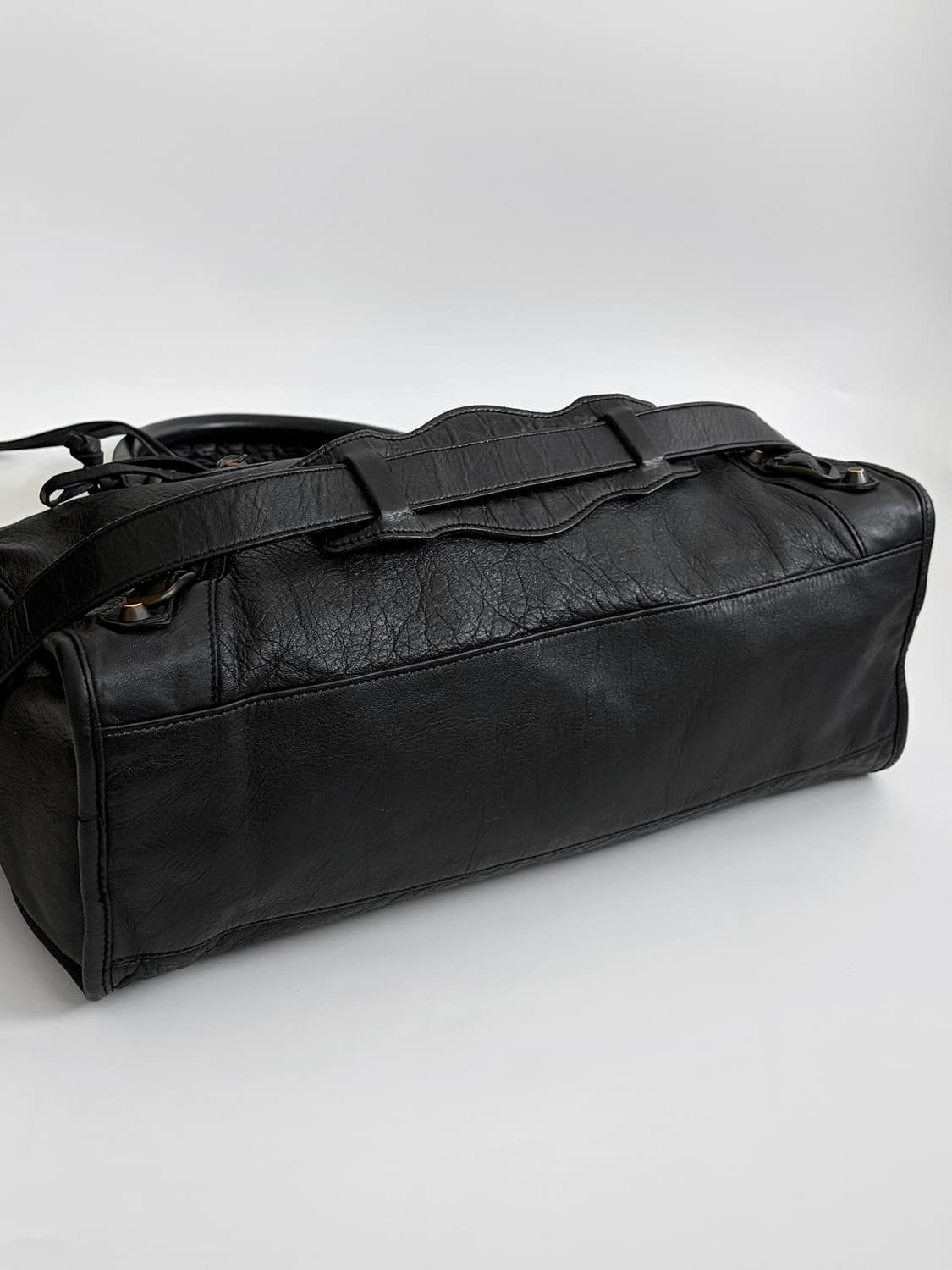 발렌시아가 클래식 시티백 미듐 판매합니다. 상품이미지8