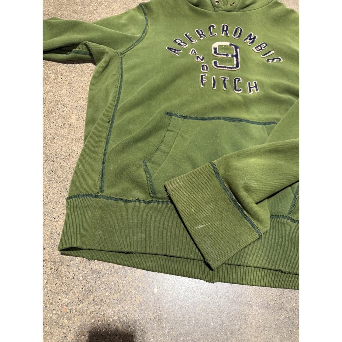 아베크롬비 앤 피치 9 아치 로고 빈티지 후드티 상품이미지4