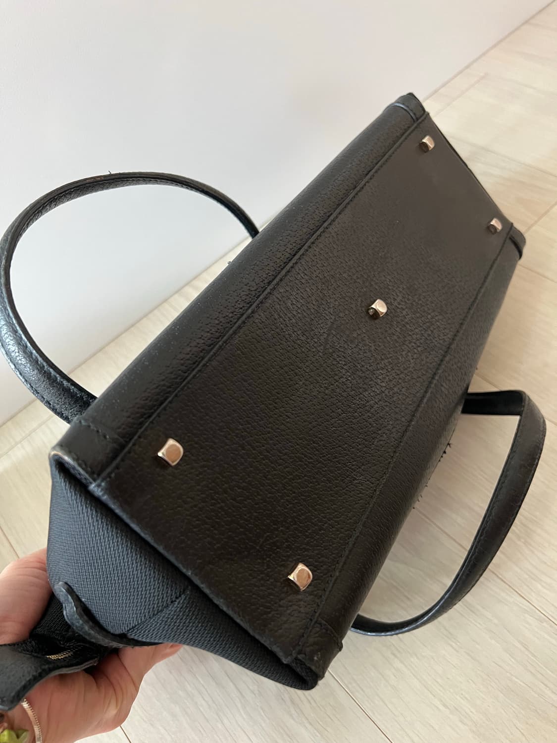  페라가모 블랙 캔버스 가죽 트림 핸드백 상품이미지6