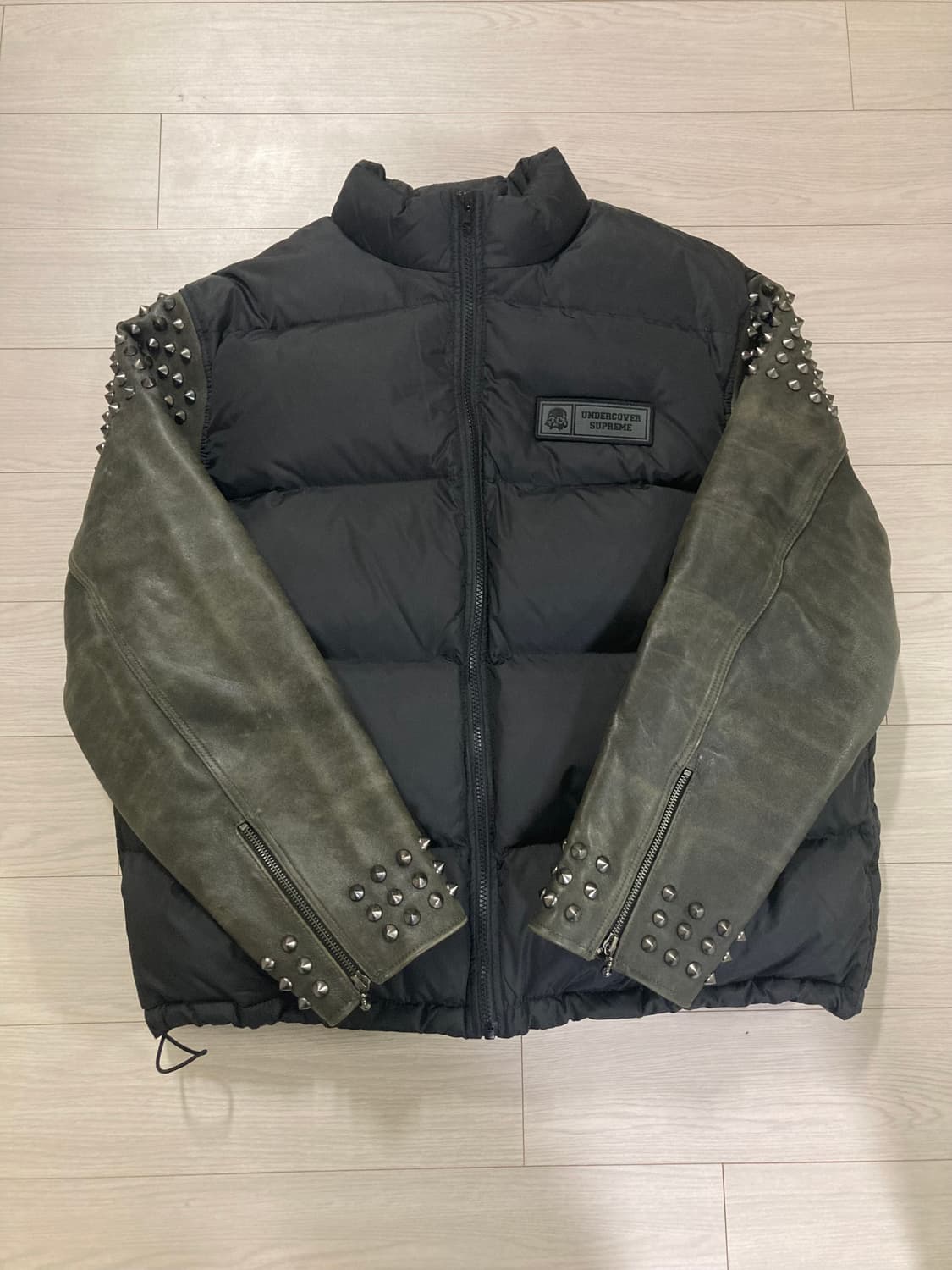 슈프림 언더커버 푸퍼 스터드 패딩 L팝니다 상품이미지1