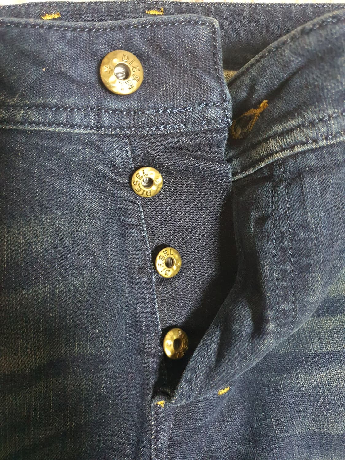 디젤 부츠컷 데님 상태좋고 깨끗 해요.사이즈 여 32 상품이미지2