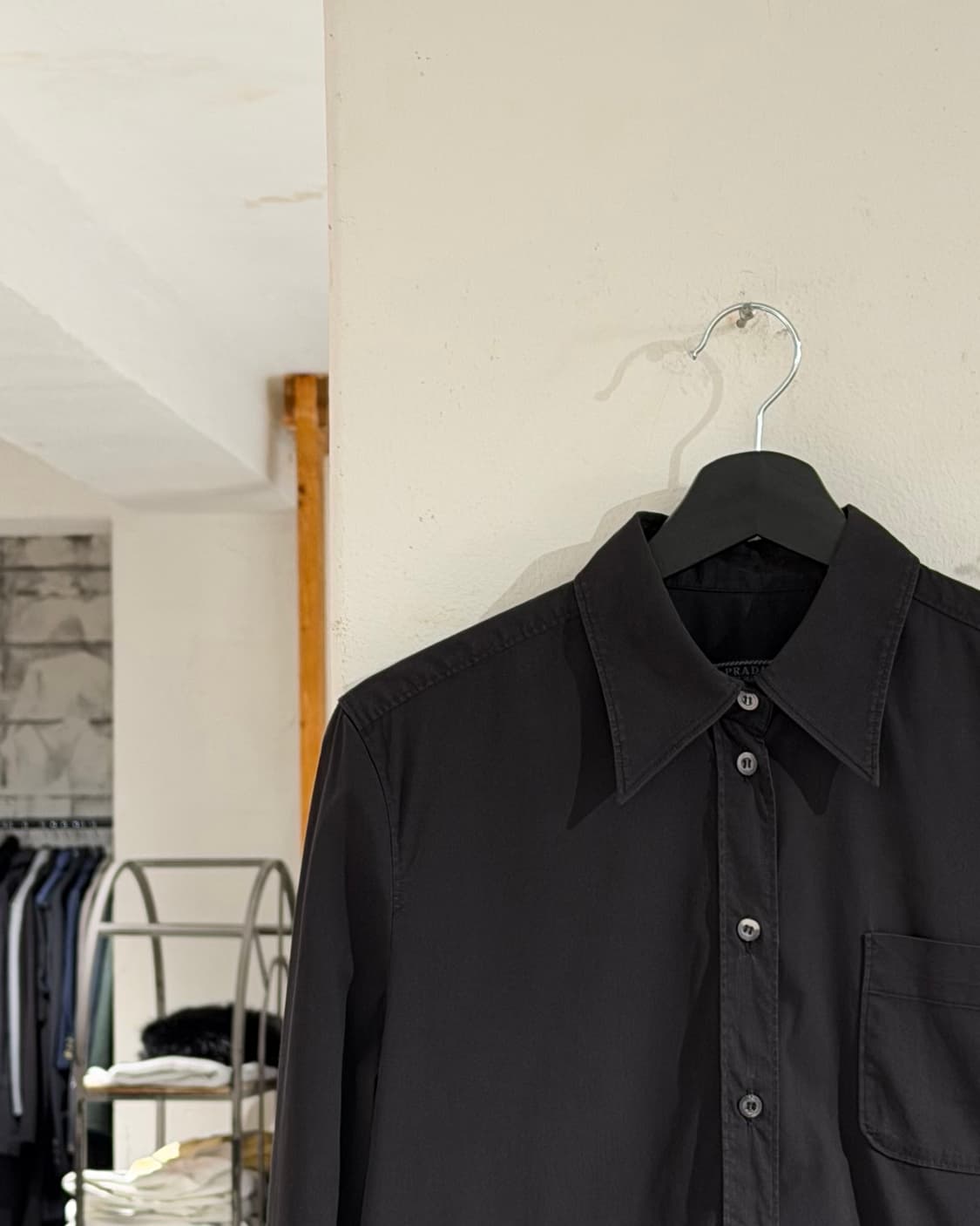 프라다 블랙 클래식 셔츠 상품이미지2