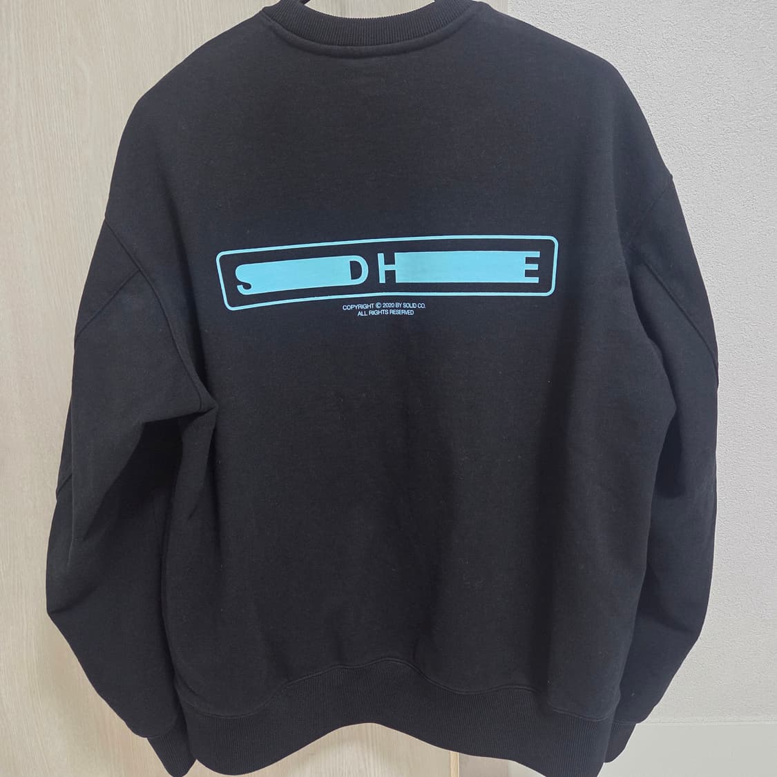 솔리드옴므 백로고 맨투맨 블랙 46 상품이미지4