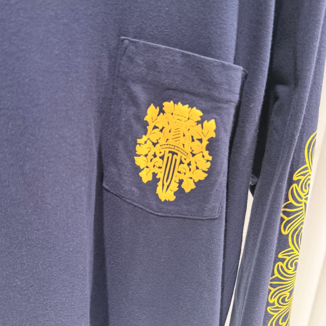 M / 크롬하츠 대거 골드 플로랄 네이비 롱슬리브 상품이미지3