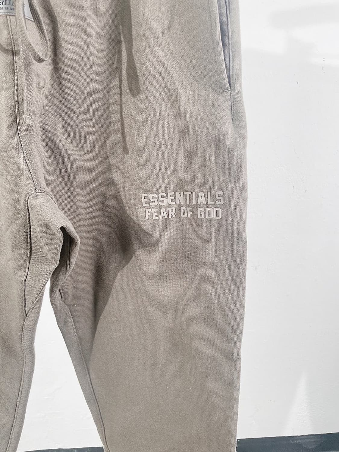 (정품/새상품) 피어 오브 갓 에센셜 남성 오프블랙 기모 스웻팬츠 상품이미지2