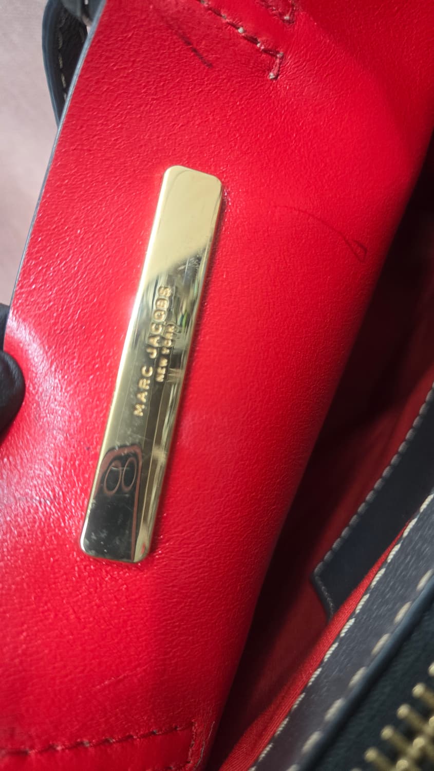 마크제이콥스 블랙 레더 토트백 + 자물쇠 키링 상품이미지8