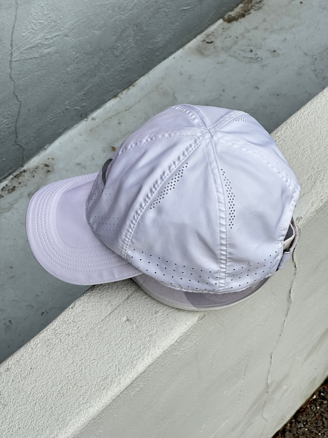 [F] 나이키 로고 화이트 러닝 볼캡 모자 상품이미지3