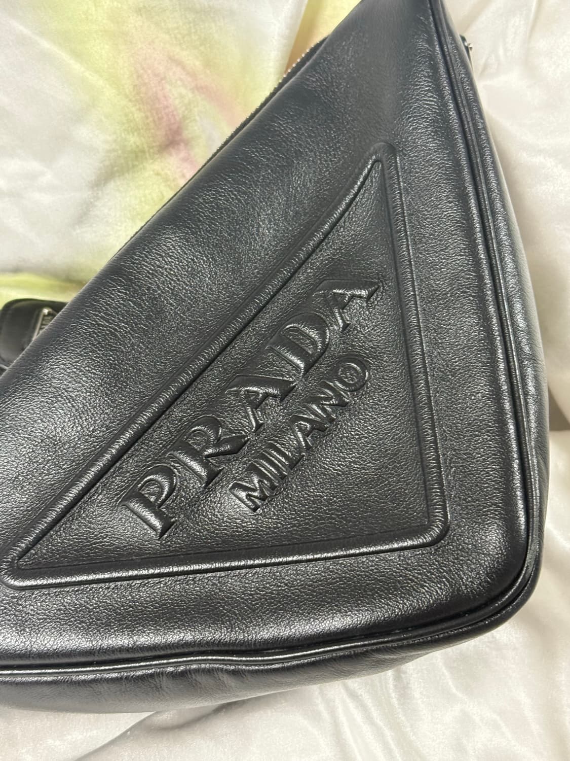 프라다 트라이앵글백 (구매영수증 첨부) 상품이미지4