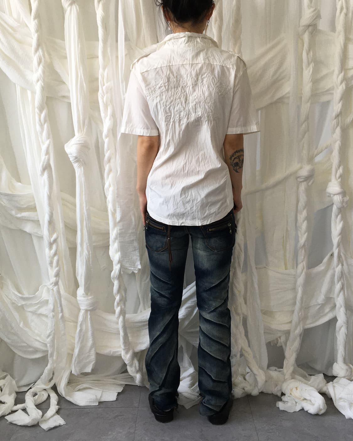 Back needle work point shirt 상품이미지5