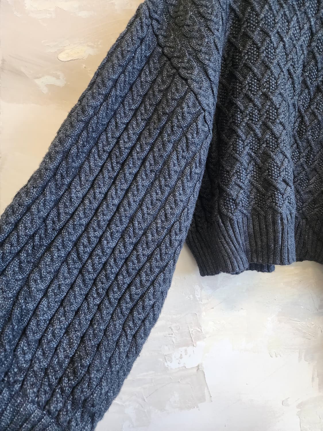 자라 터틀넥 꽈배기 차콜 니트 상품이미지2